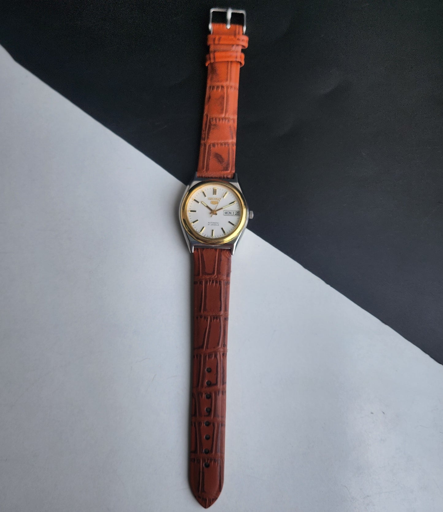 Vintage 1996 Original Seiko 5 Automatic 7S26-0070 White Face 21 Jewels Croco Tan Leather Strap Day-Date Japanese Men's Wrist Watch EG200