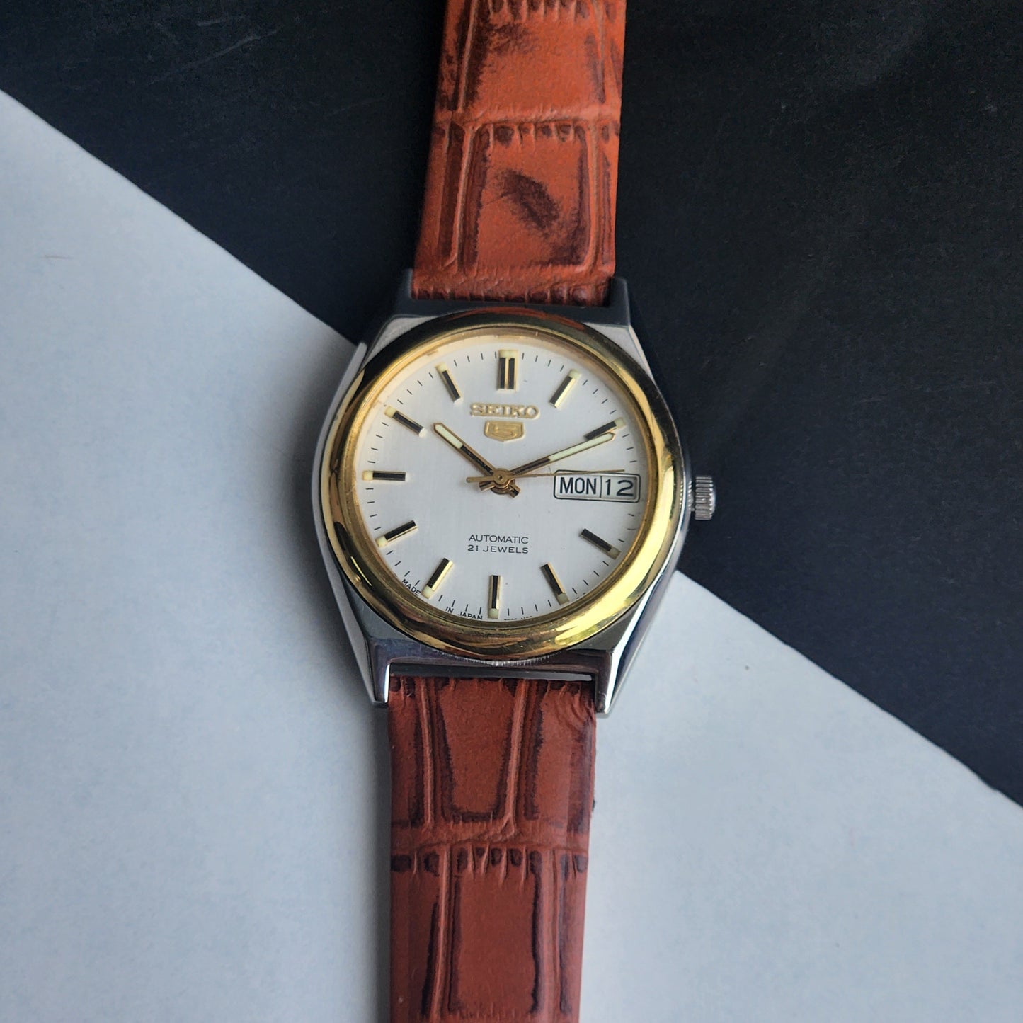 Vintage 1996 Original Seiko 5 Automatic 7S26-0070 White Face 21 Jewels Croco Tan Leather Strap Day-Date Japanese Men's Wrist Watch EG200