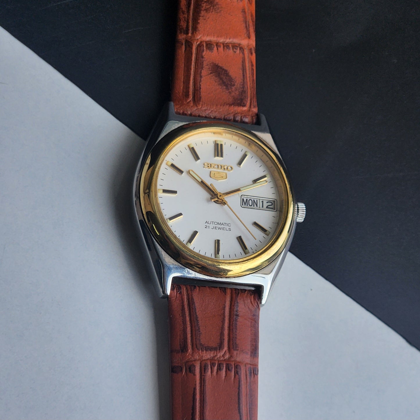 Vintage 1996 Original Seiko 5 Automatic 7S26-0070 White Face 21 Jewels Croco Tan Leather Strap Day-Date Japanese Men's Wrist Watch EG200