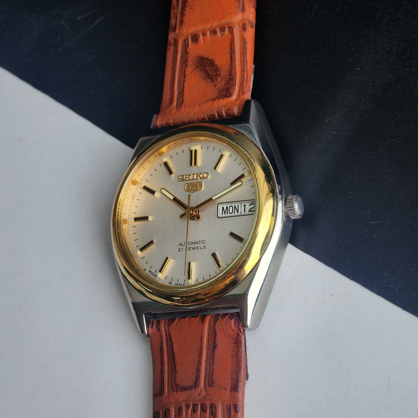 Vintage 1996 Original Seiko 5 Automatic 7S26-0070 White Face 21 Jewels Croco Tan Leather Strap Day-Date Japanese Men's Wrist Watch EG200