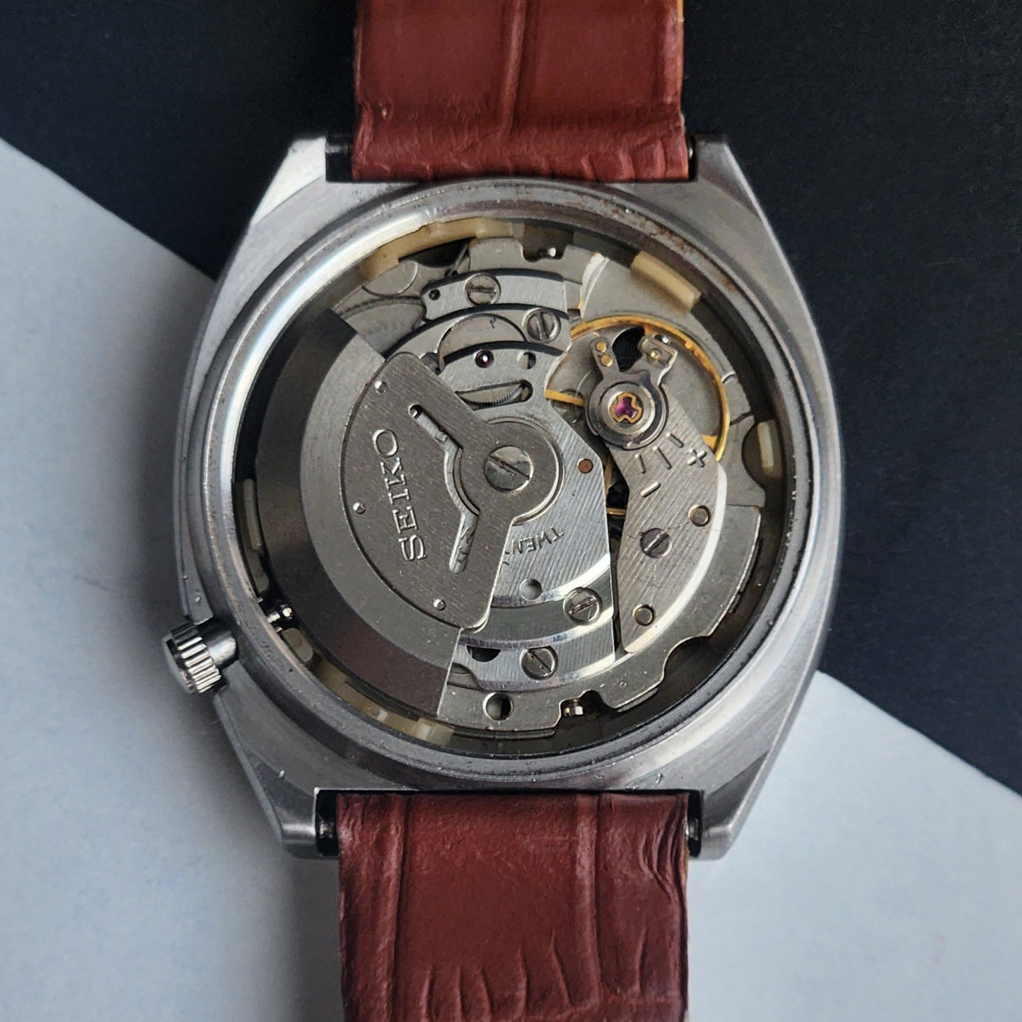 Vintage 1985 Original Seiko 5 Automatic 6319-520A Black Face 21 Jewels Tan Leather Strap Day-Date Japanese Men's Wrist Watch EG201