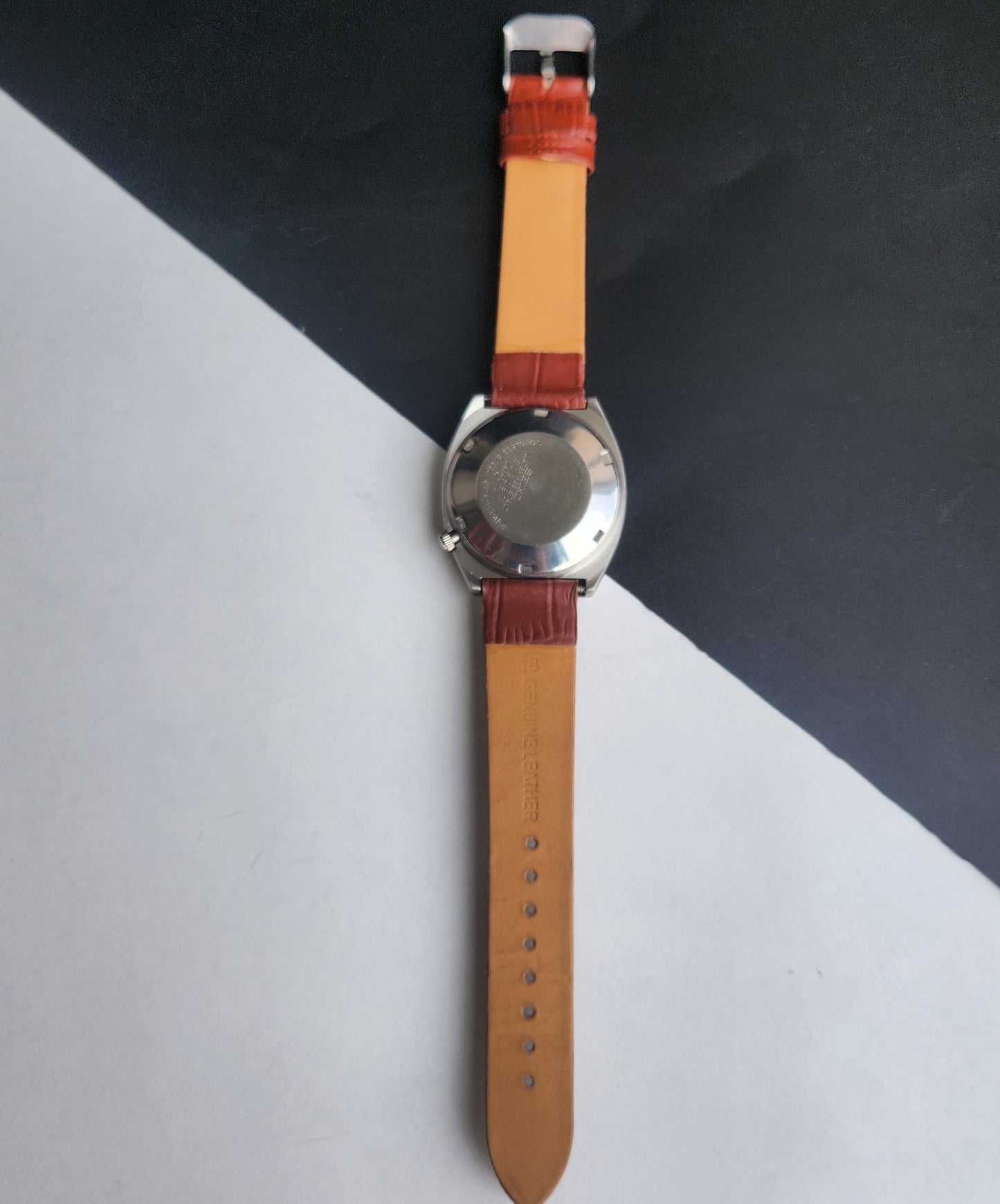 Vintage 1985 Original Seiko 5 Automatic 6319-520A Black Face 21 Jewels Tan Leather Strap Day-Date Japanese Men's Wrist Watch EG201