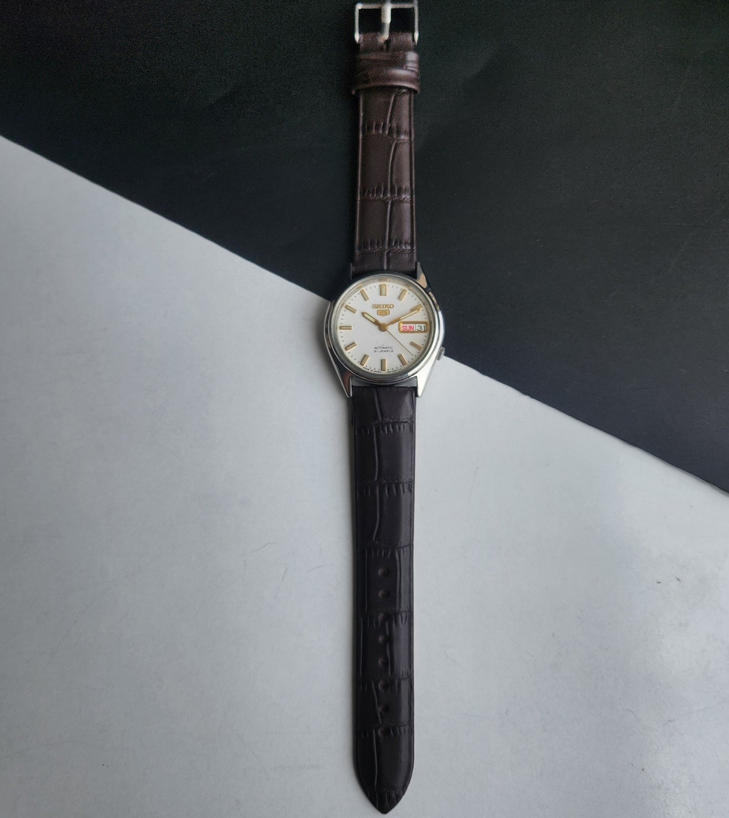 Vintage 1989 Original Seiko 5 Automatic 7S26-0070 White Face 21 Jewels Brown Leather Strap Day-Date Japanese Men's Wrist Watch EG203