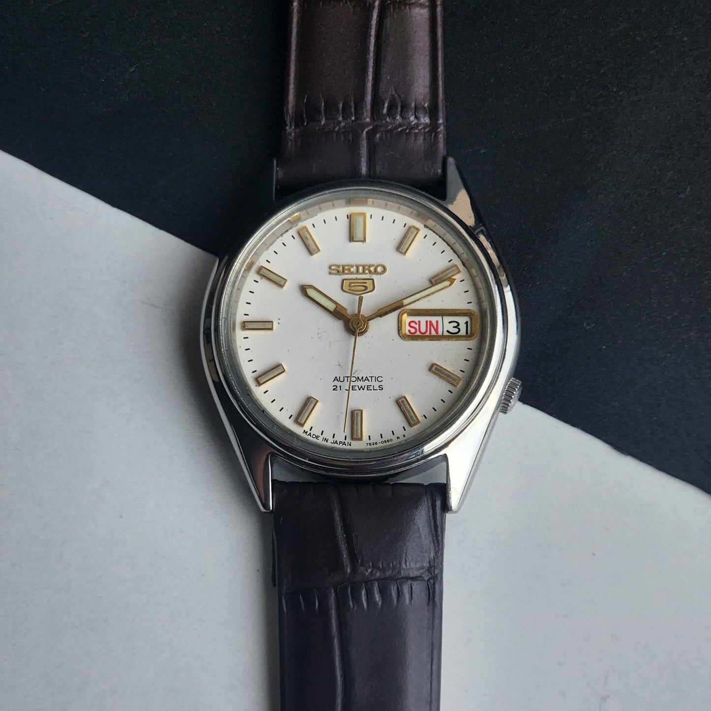 Vintage 1989 Original Seiko 5 Automatic 7S26-0070 White Face 21 Jewels Brown Leather Strap Day-Date Japanese Men's Wrist Watch EG203