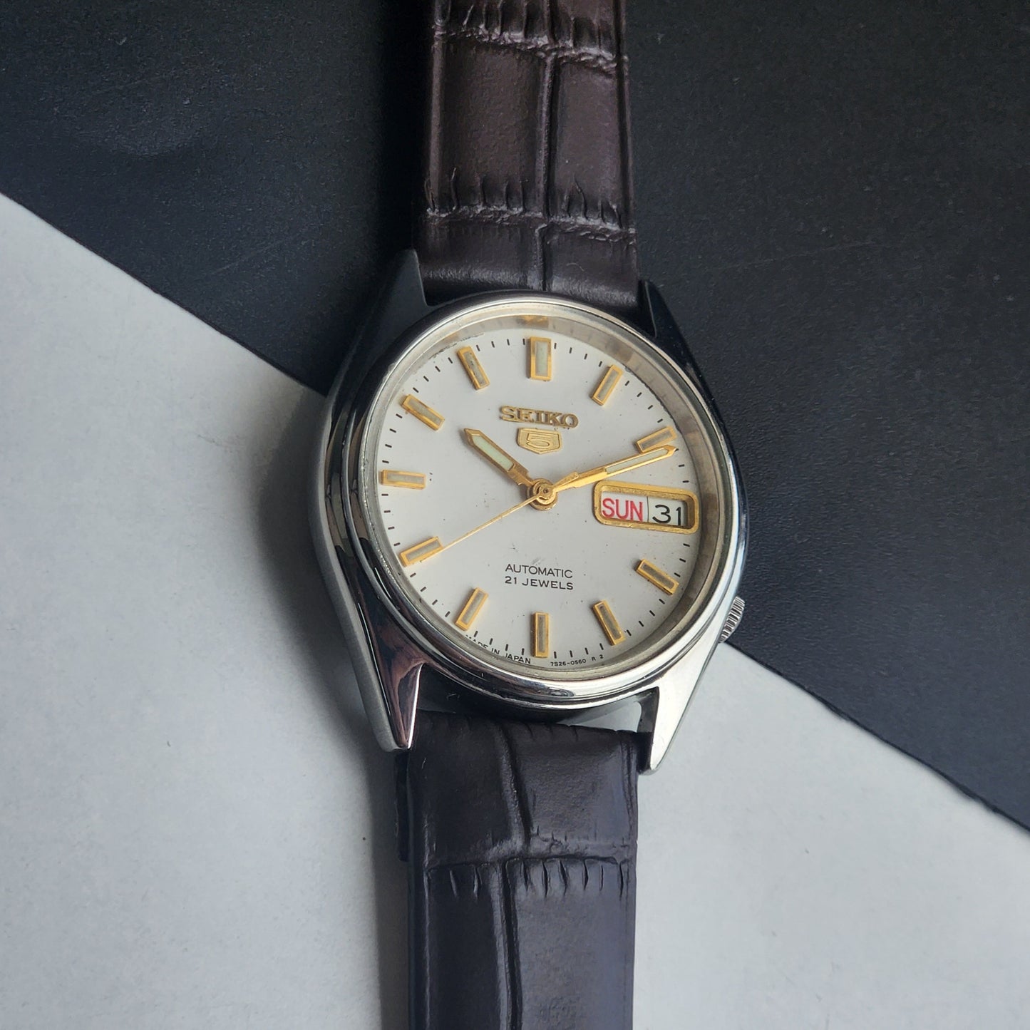 Vintage 1989 Original Seiko 5 Automatic 7S26-0070 White Face 21 Jewels Brown Leather Strap Day-Date Japanese Men's Wrist Watch EG203
