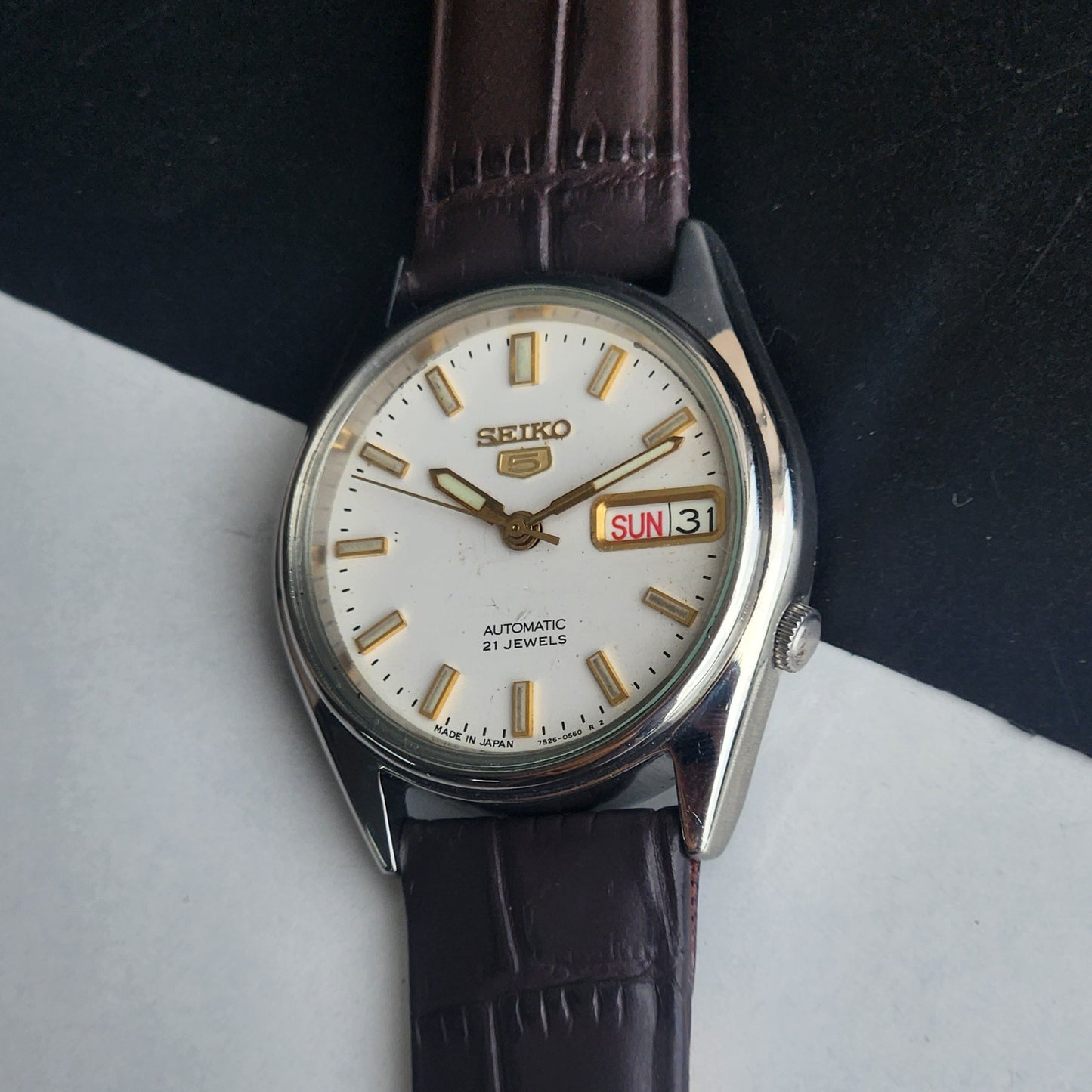 Vintage 1989 Original Seiko 5 Automatic 7S26-0070 White Face 21 Jewels Brown Leather Strap Day-Date Japanese Men's Wrist Watch EG203