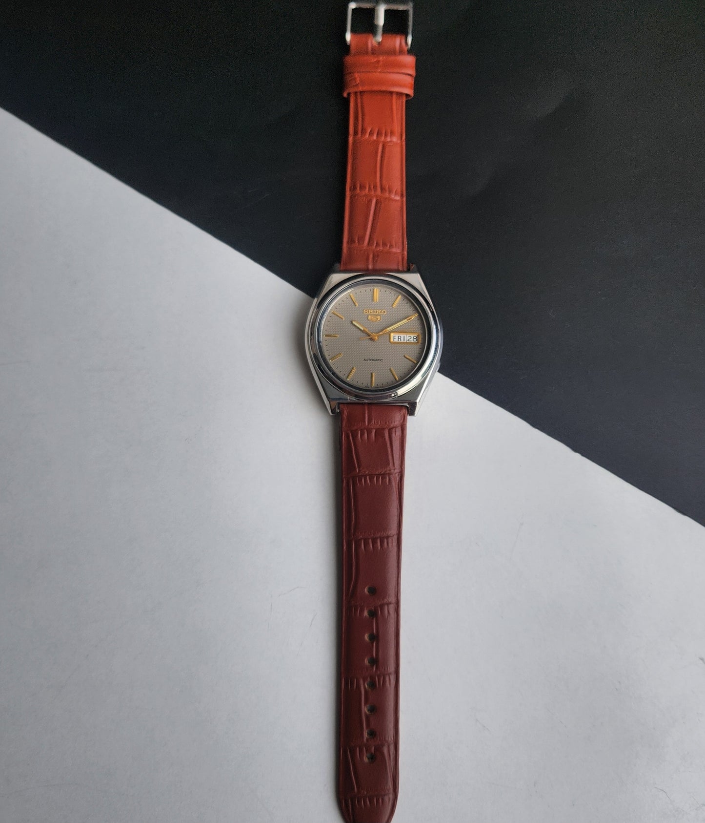 Vintage 1997 Original Seiko 5 Automatic 7S26-8760 Grey Face 21 Jewels Tan Leather Strap Day-Date Japanese Men's Wrist Watch EG204