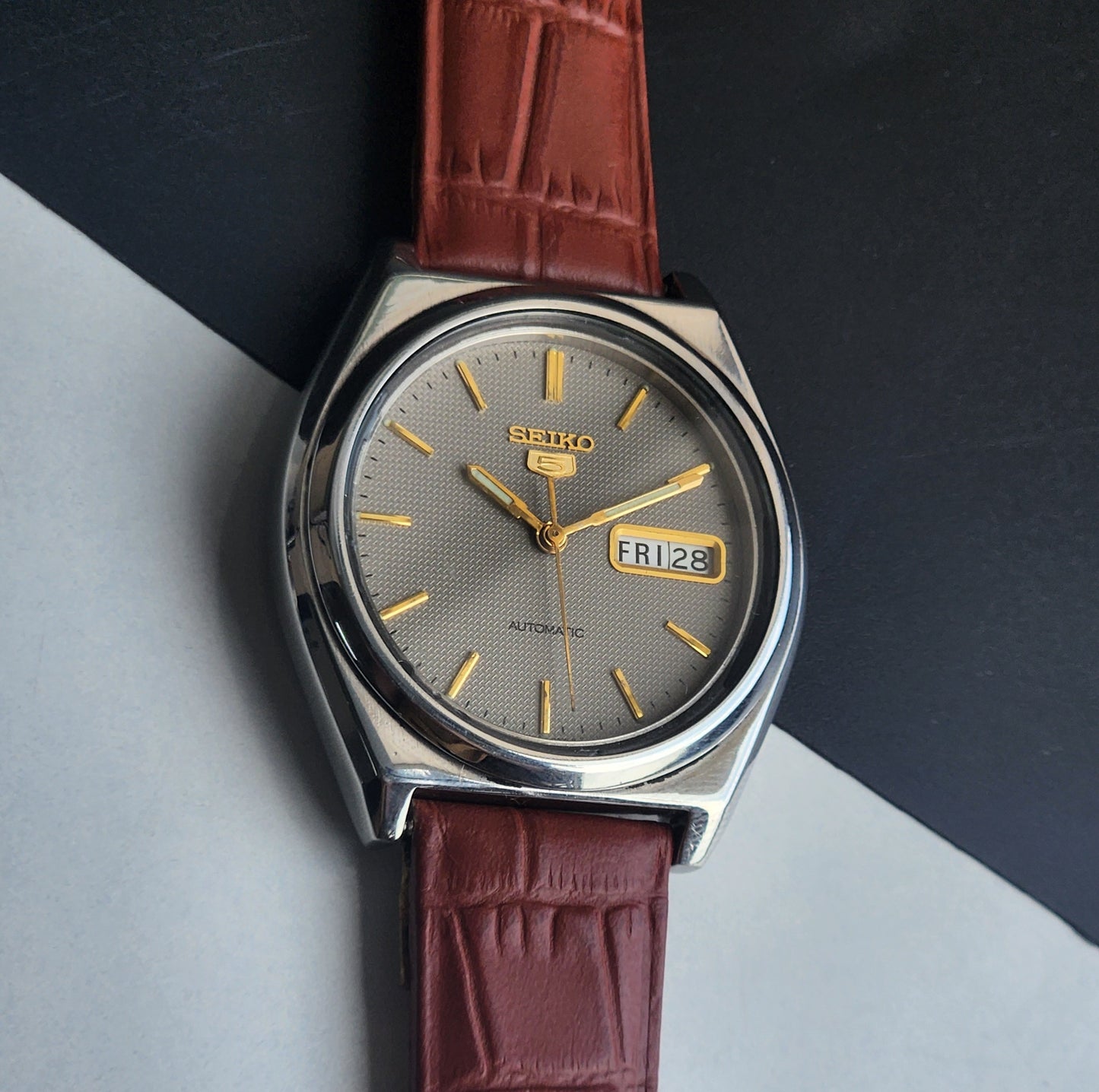 Vintage 1997 Original Seiko 5 Automatic 7S26-8760 Grey Face 21 Jewels Tan Leather Strap Day-Date Japanese Men's Wrist Watch EG204