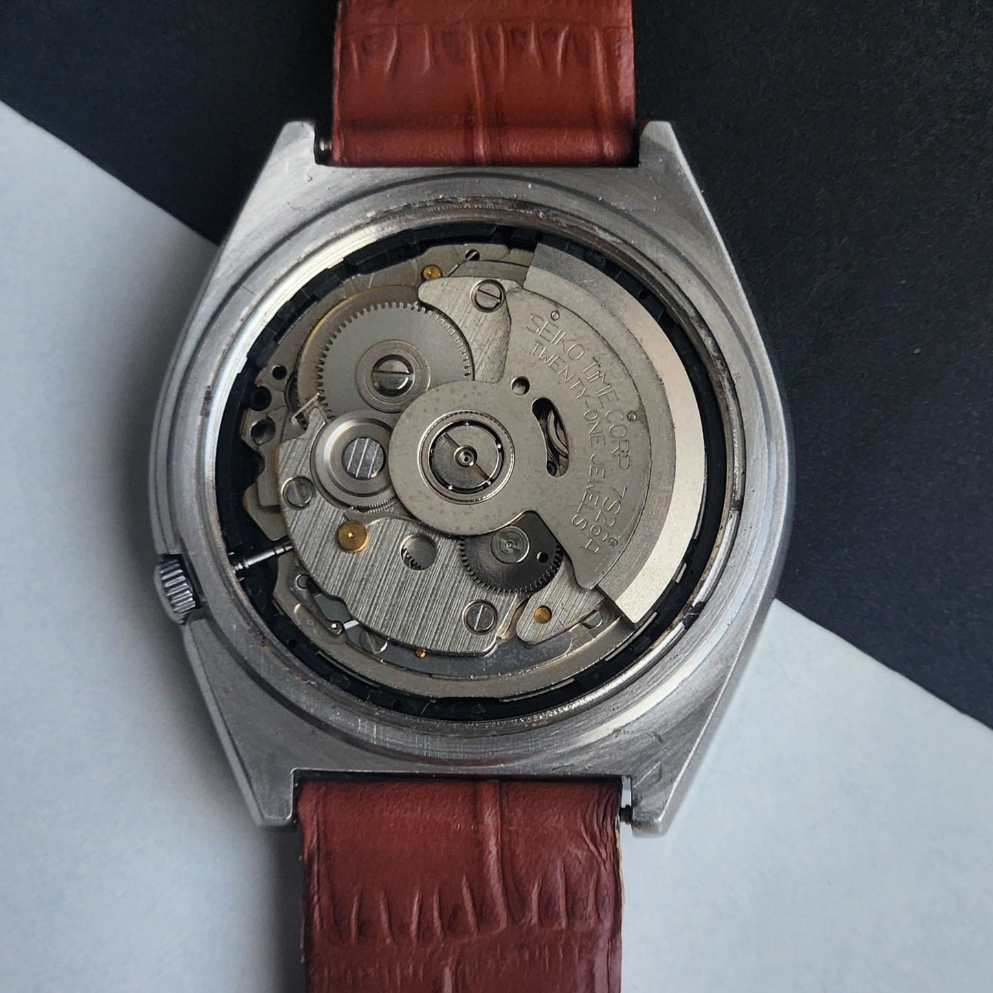Vintage 1997 Original Seiko 5 Automatic 7S26-8760 Grey Face 21 Jewels Tan Leather Strap Day-Date Japanese Men's Wrist Watch EG204