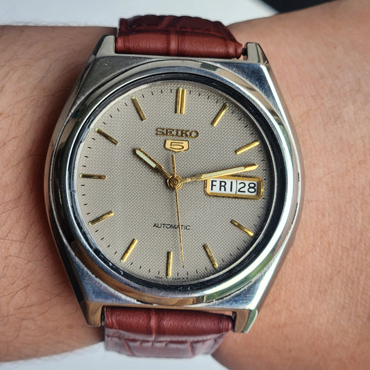 Vintage 1997 Original Seiko 5 Automatic 7S26-8760 Grey Face 21 Jewels Tan Leather Strap Day-Date Japanese Men's Wrist Watch EG204
