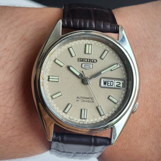 Vintage 1985 Original Seiko 5 Automatic 7S26-6000 Grey Face 21 Jewels Brown Leather Strap Day-Date Japanese Men's Wrist Watch EG205