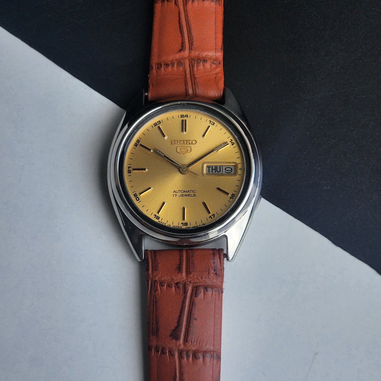 Vintage 1979 Original Seiko 5 Automatic 7S26-3040 Golden Face 21 Jewels Croco Tan Leather Strap Day-Date Japanese Men's Wrist Watch EG206