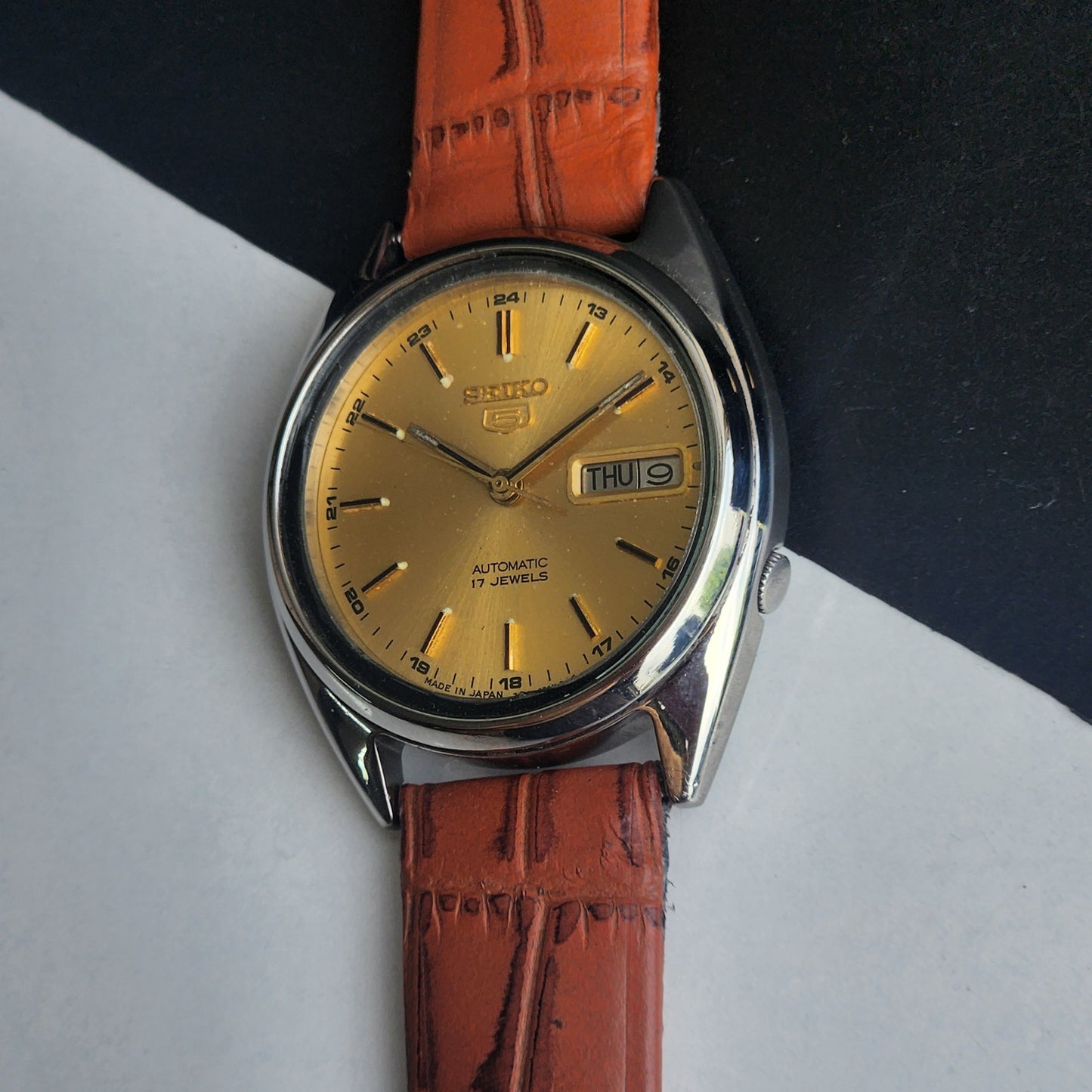 Vintage 1979 Original Seiko 5 Automatic 7S26-3040 Golden Face 21 Jewels Croco Tan Leather Strap Day-Date Japanese Men's Wrist Watch EG206