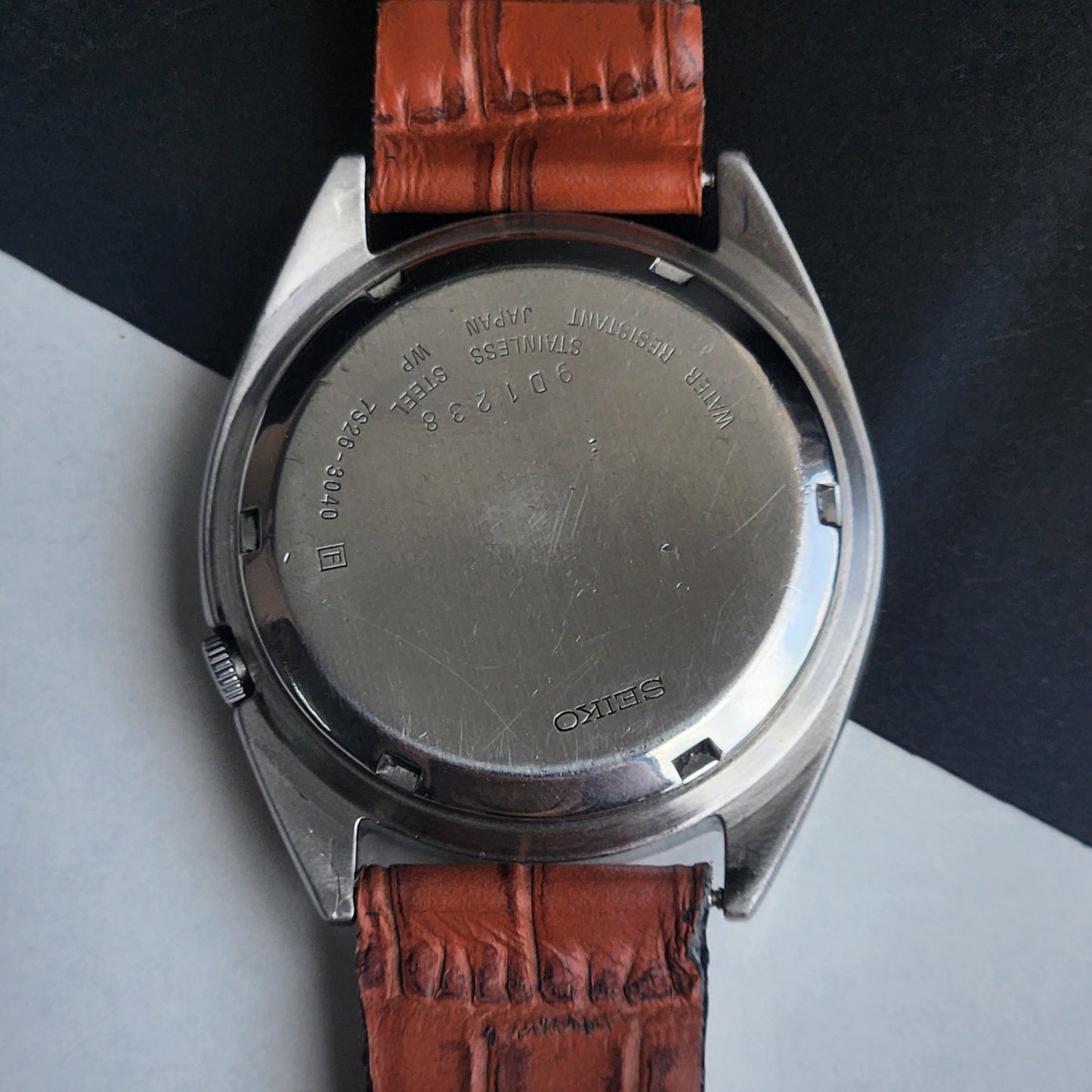 Vintage 1979 Original Seiko 5 Automatic 7S26-3040 Golden Face 21 Jewels Croco Tan Leather Strap Day-Date Japanese Men's Wrist Watch EG206