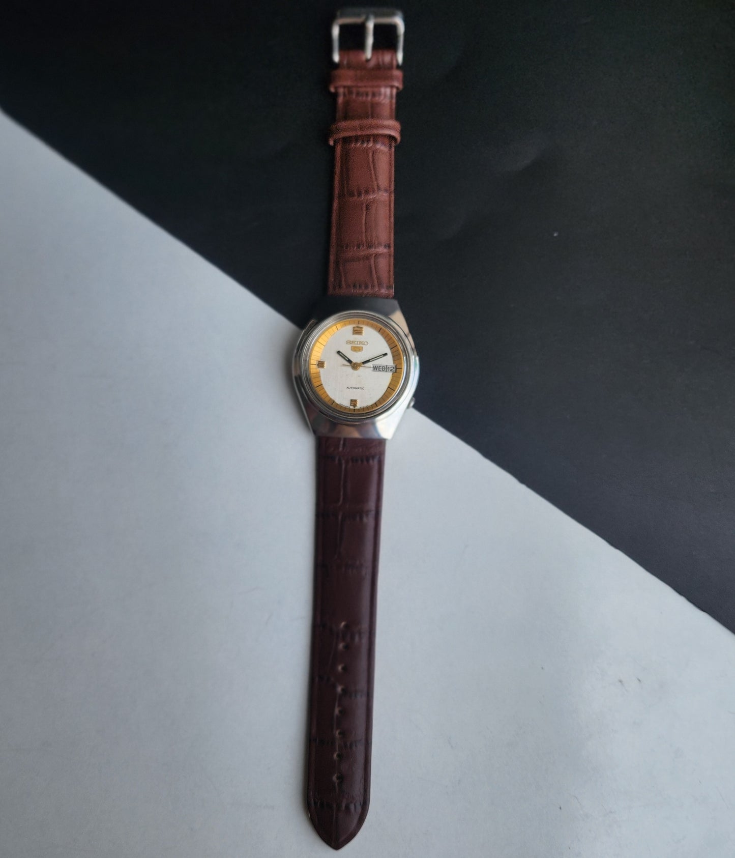 Vintage 1980 Original Seiko 5 Automatic 6309-8500 White Face 17 Jewels Croco Tan Leather Strap Day-Date Japanese Men's Wrist Watch EG207