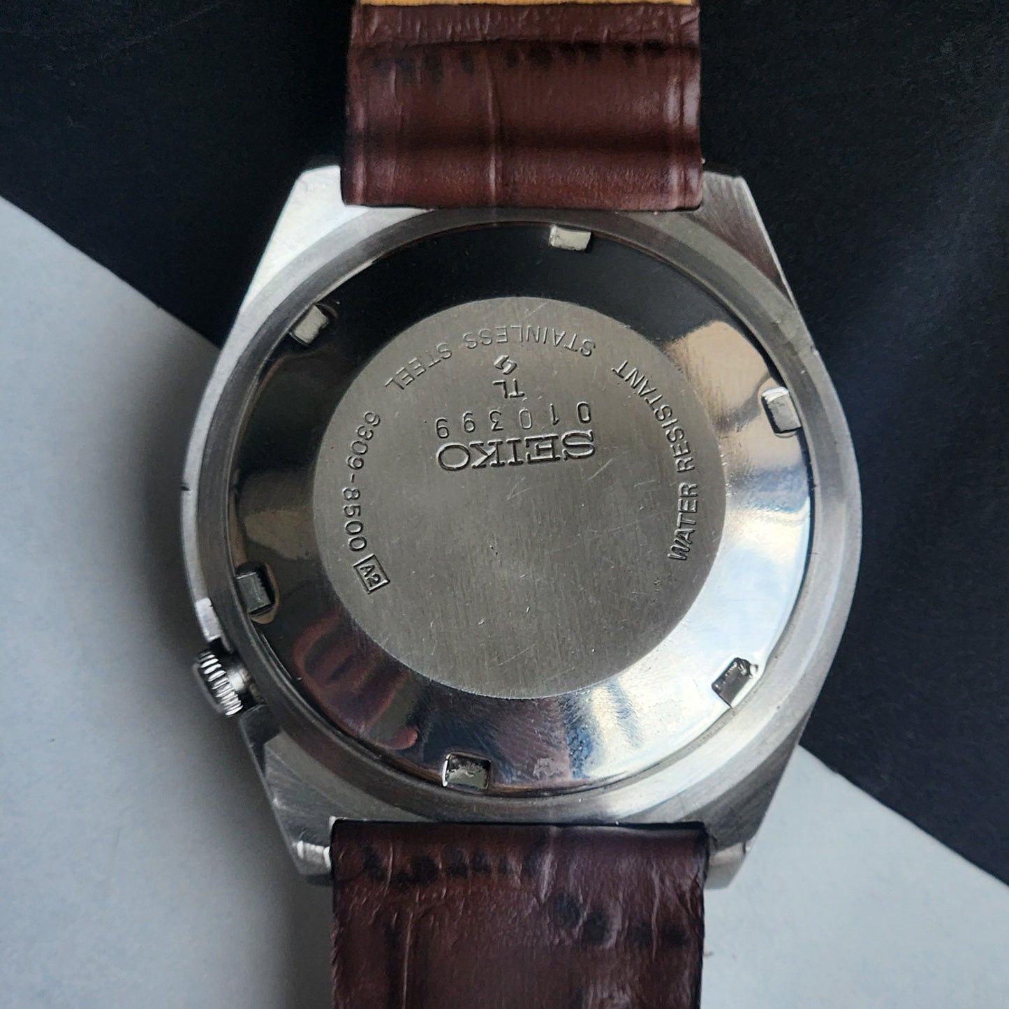 Vintage 1980 Original Seiko 5 Automatic 6309-8500 White Face 17 Jewels Croco Tan Leather Strap Day-Date Japanese Men's Wrist Watch EG207