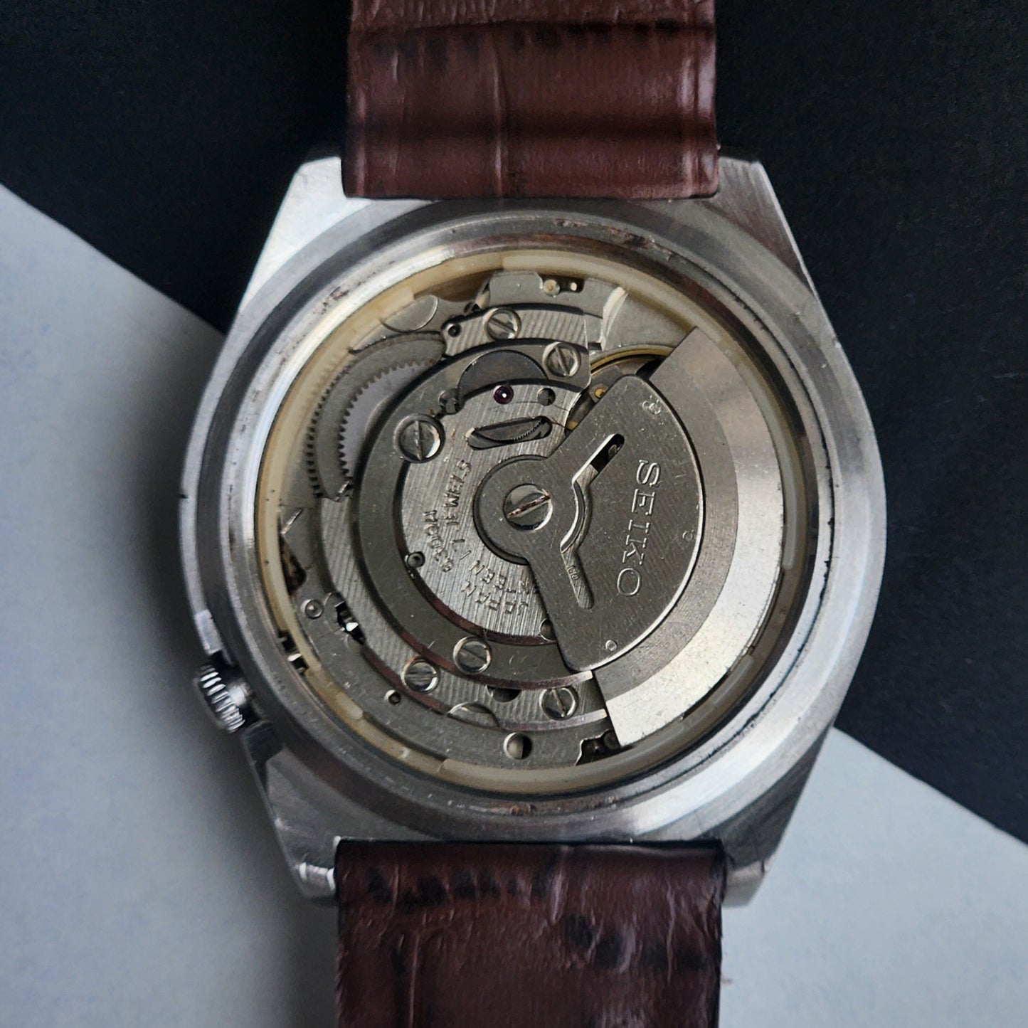 Vintage 1980 Original Seiko 5 Automatic 6309-8500 White Face 17 Jewels Croco Tan Leather Strap Day-Date Japanese Men's Wrist Watch EG207