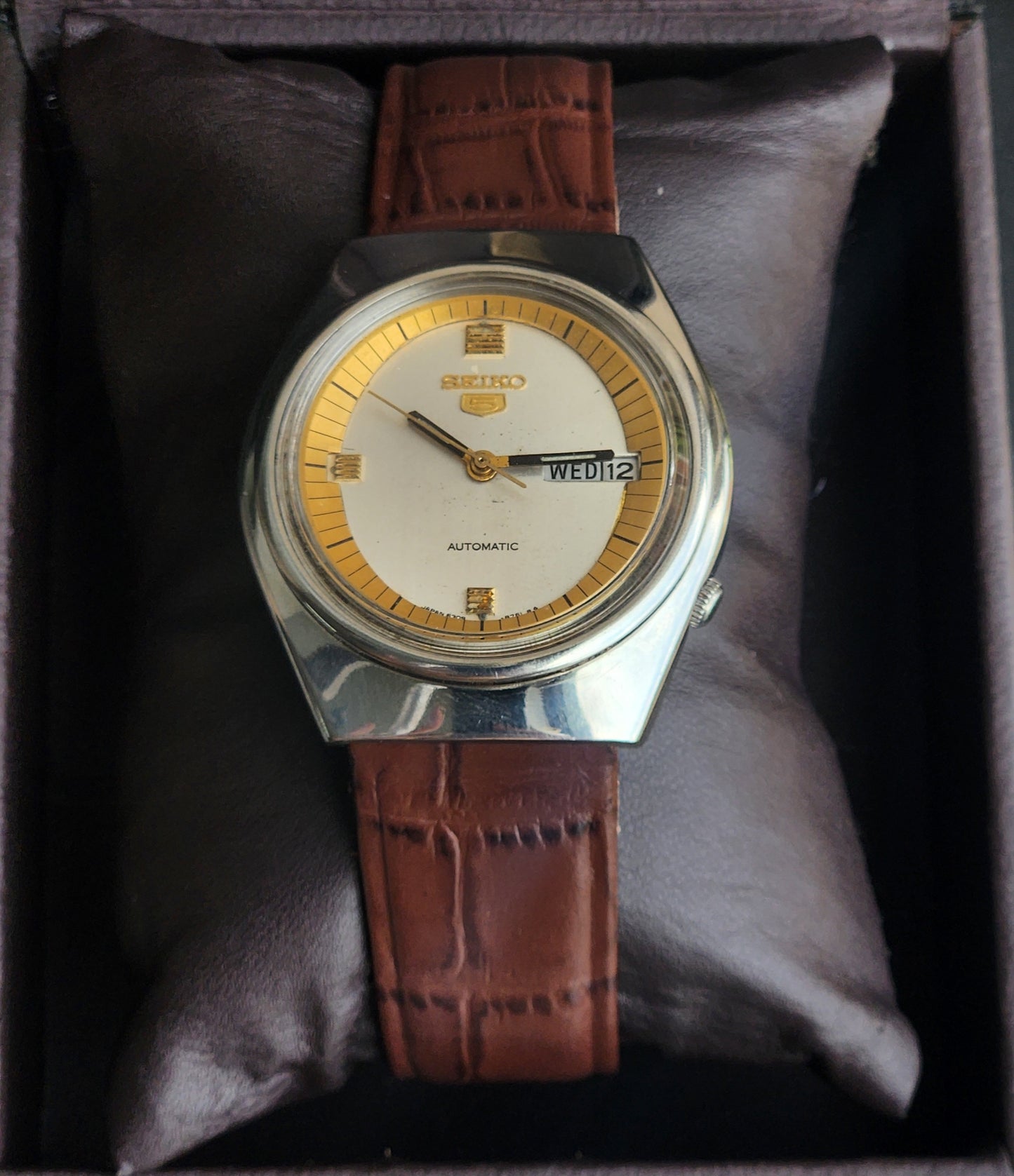 Vintage 1980 Original Seiko 5 Automatic 6309-8500 White Face 17 Jewels Croco Tan Leather Strap Day-Date Japanese Men's Wrist Watch EG207