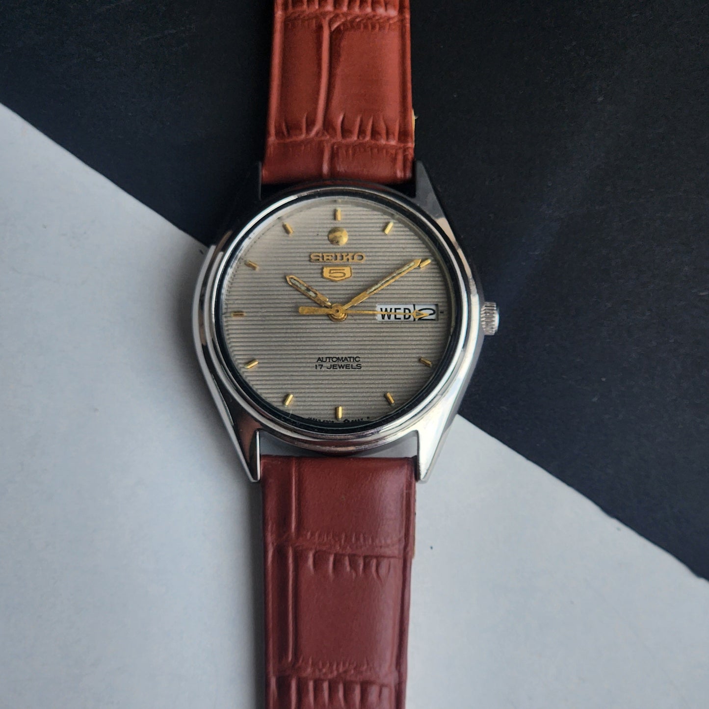 Vintage 1999 Original Seiko 5 Automatic 6309-6240 Grey Face 17 Jewels Tan Leather Strap Day-Date Japanese Men's Wrist Watch EG208
