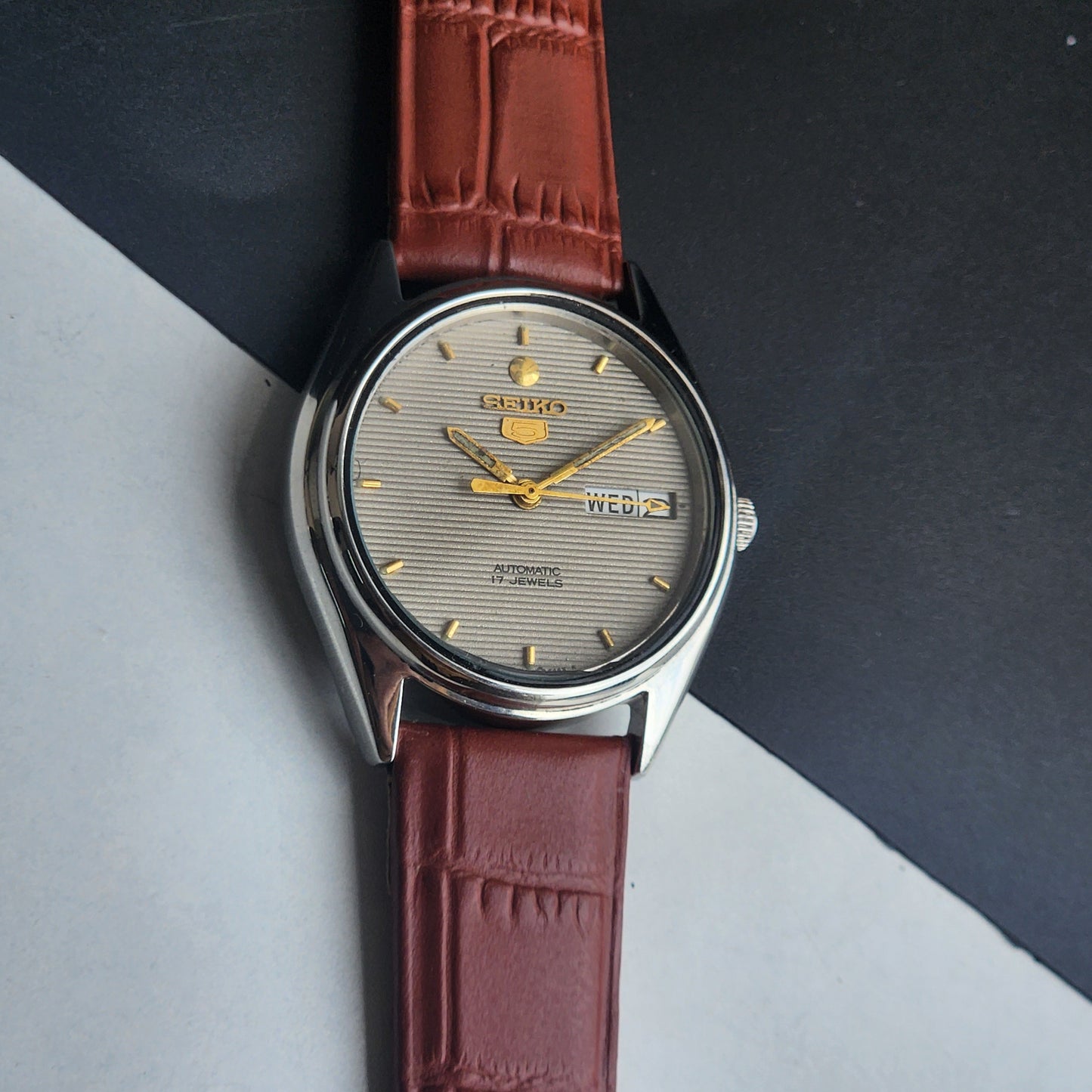 Vintage 1999 Original Seiko 5 Automatic 6309-6240 Grey Face 17 Jewels Tan Leather Strap Day-Date Japanese Men's Wrist Watch EG208