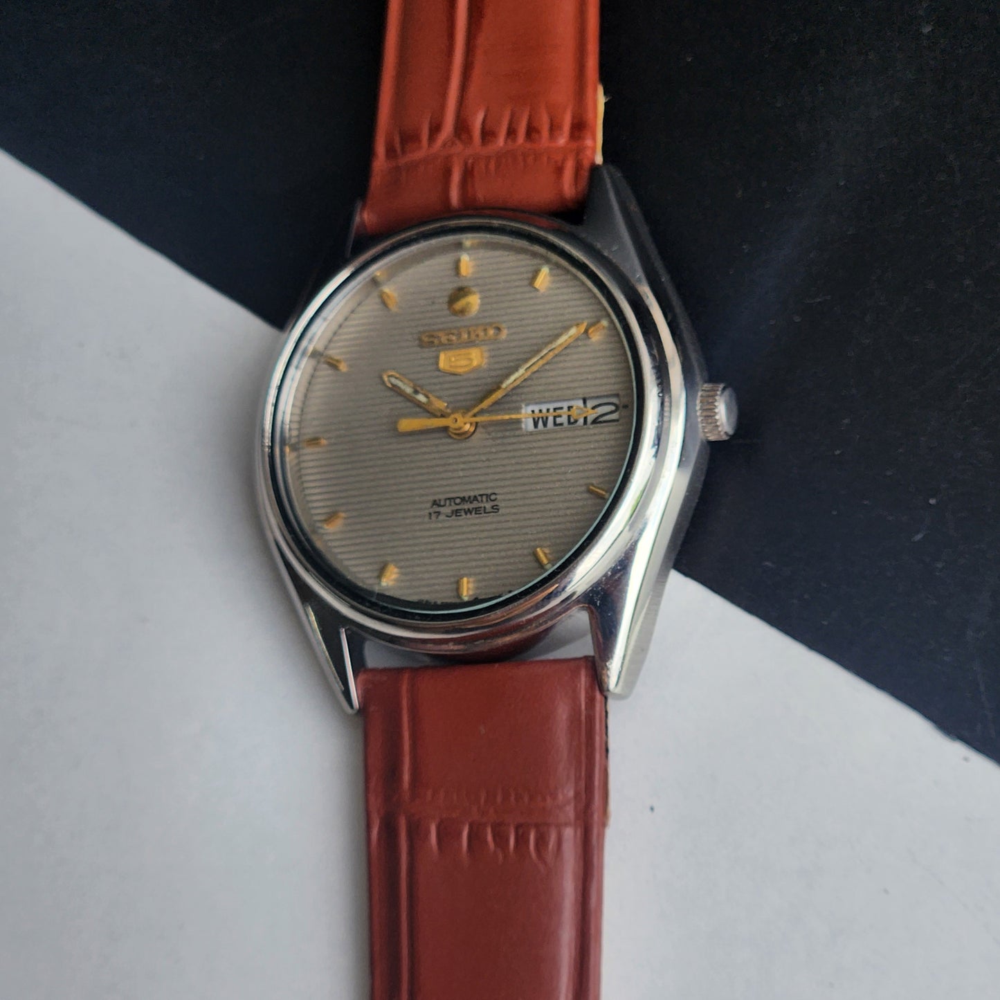 Vintage 1999 Original Seiko 5 Automatic 6309-6240 Grey Face 17 Jewels Tan Leather Strap Day-Date Japanese Men's Wrist Watch EG208