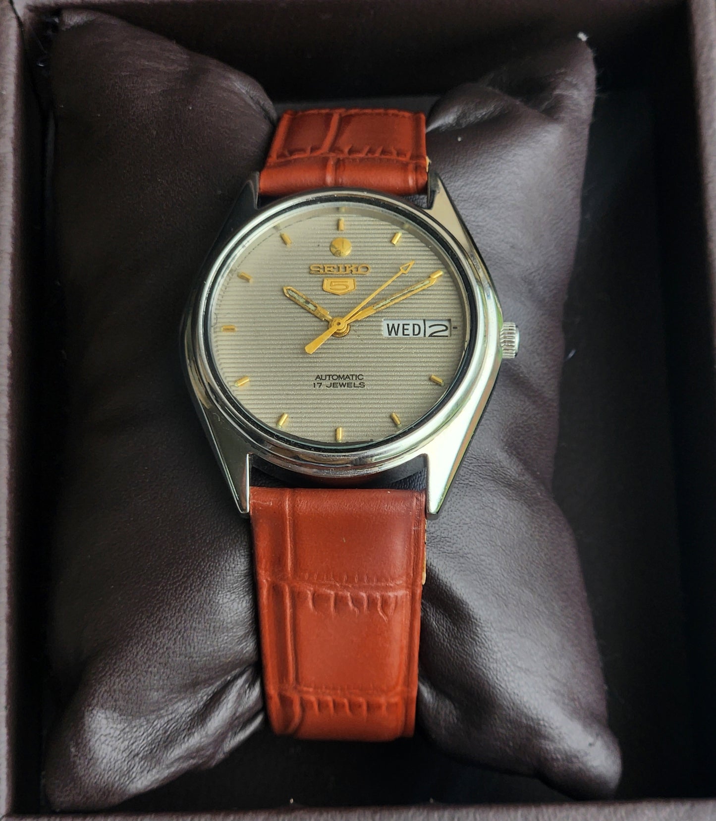 Vintage 1999 Original Seiko 5 Automatic 6309-6240 Grey Face 17 Jewels Tan Leather Strap Day-Date Japanese Men's Wrist Watch EG208
