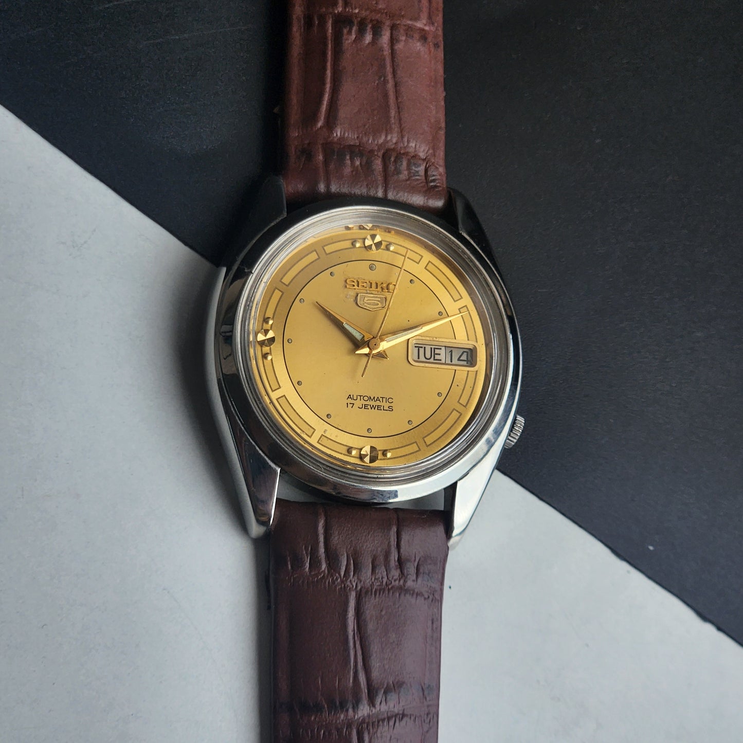 Vintage 1989 Original Seiko 5 Automatic 7009-821J Golden Face 17 Jewels Brown Leather Strap Day-Date Japanese Men's Wrist Watch EG209