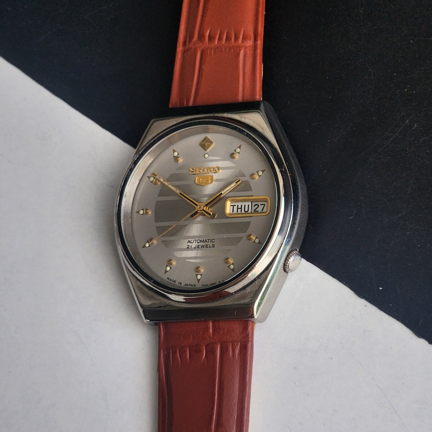 Vintage 1991 Original Seiko 5 Automatic 6309-8690 Grey Face 17 Jewels Tan Leather Strap Day-Date Japanese Men's Wrist Watch EG210