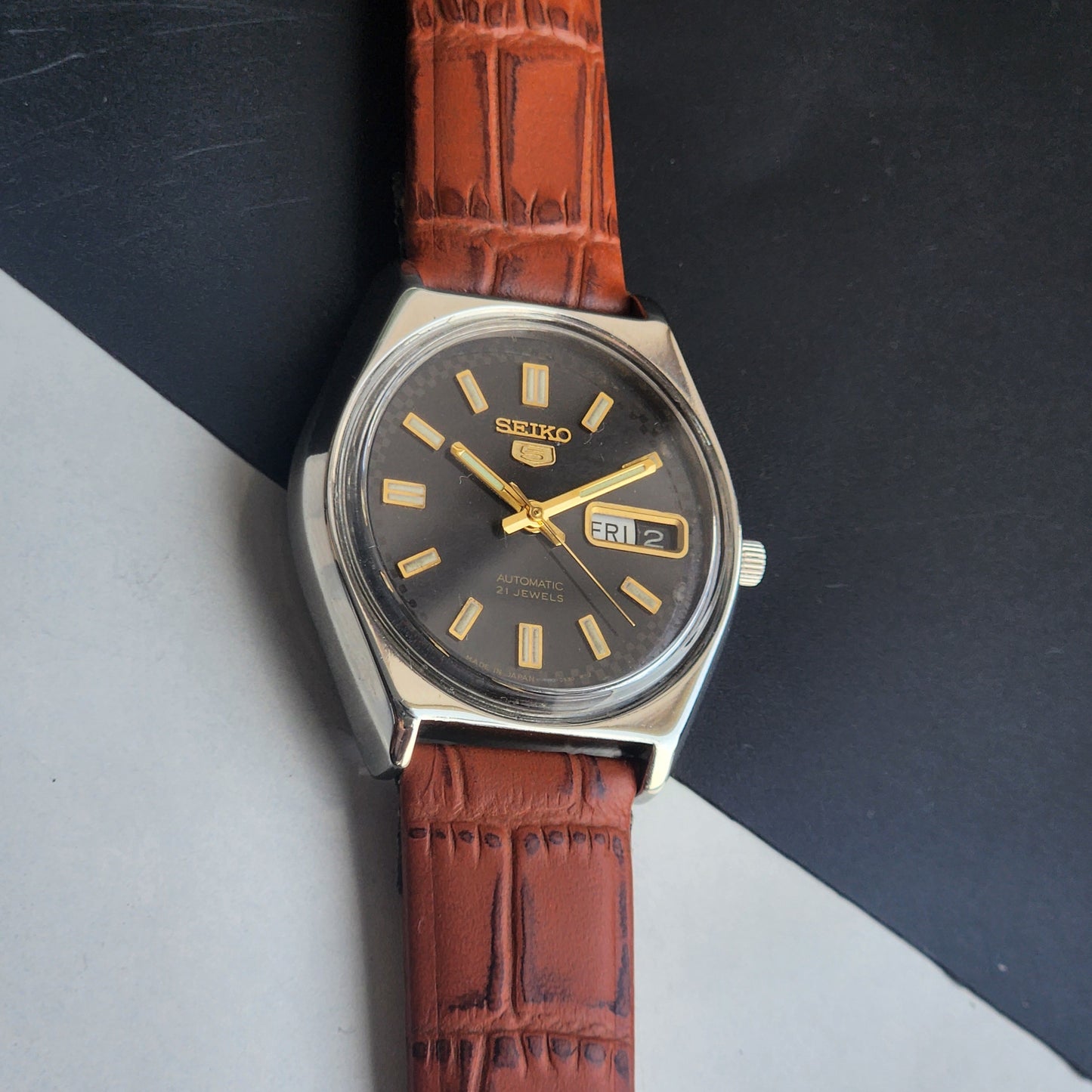 Vintage 1973 Original Seiko 5 Automatic 6119-7103 Black Face 17 Jewels Croco Tan Leather Strap Day-Date Japanese Men's Wrist Watch EG211