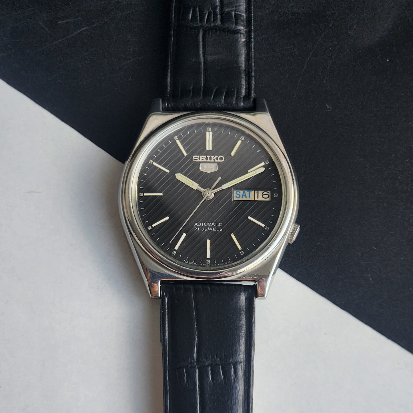 Vintage 1984 Original Seiko 5 Automatic 7019-8180 Black Face 17 Jewels Black Leather Strap Day-Date Japanese Men's Wrist Watch EG213