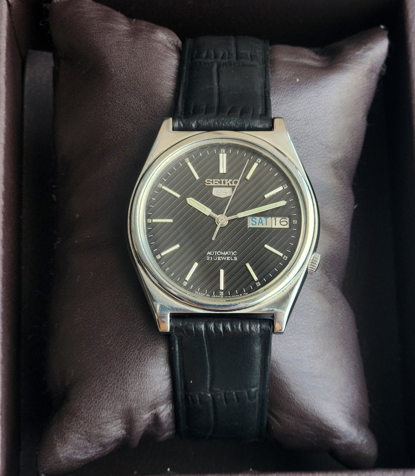 Vintage 1984 Original Seiko 5 Automatic 7019-8180 Black Face 17 Jewels Black Leather Strap Day-Date Japanese Men's Wrist Watch EG213