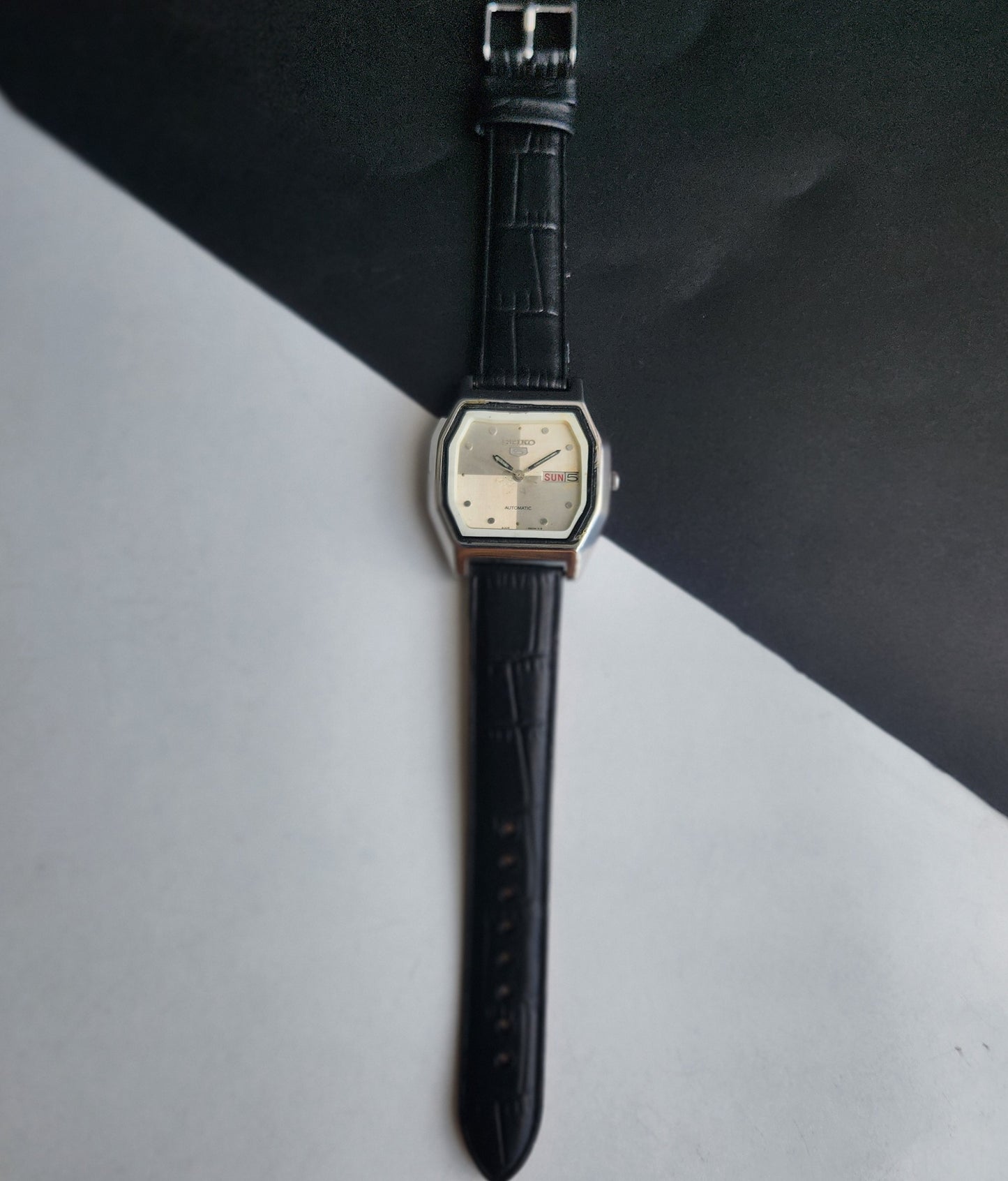 Vintage 1991 Original Seiko 5 Automatic 6309-523A Silver Face 17 Jewels Black Leather Strap Day-Date Japanese Men's Wrist Watch EG215