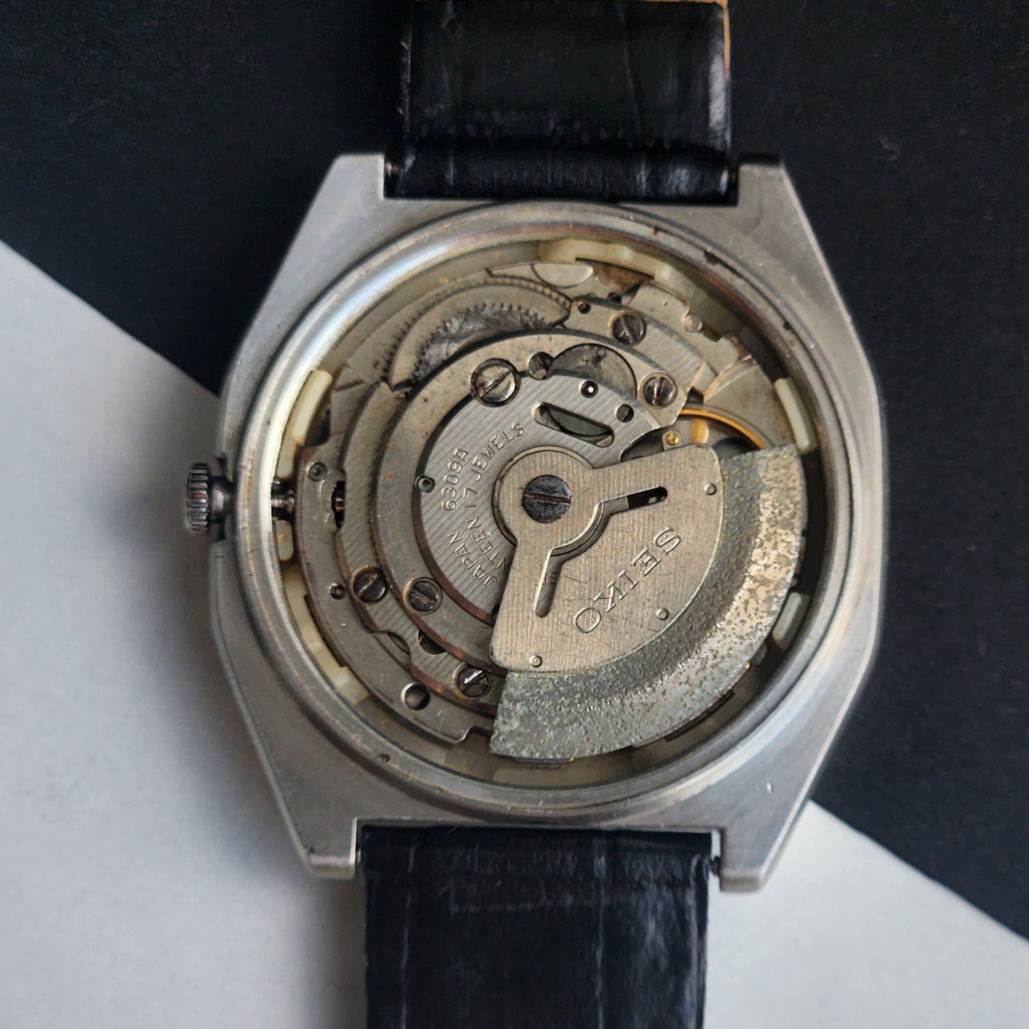 Vintage 1991 Original Seiko 5 Automatic 6309-523A Silver Face 17 Jewels Black Leather Strap Day-Date Japanese Men's Wrist Watch EG215
