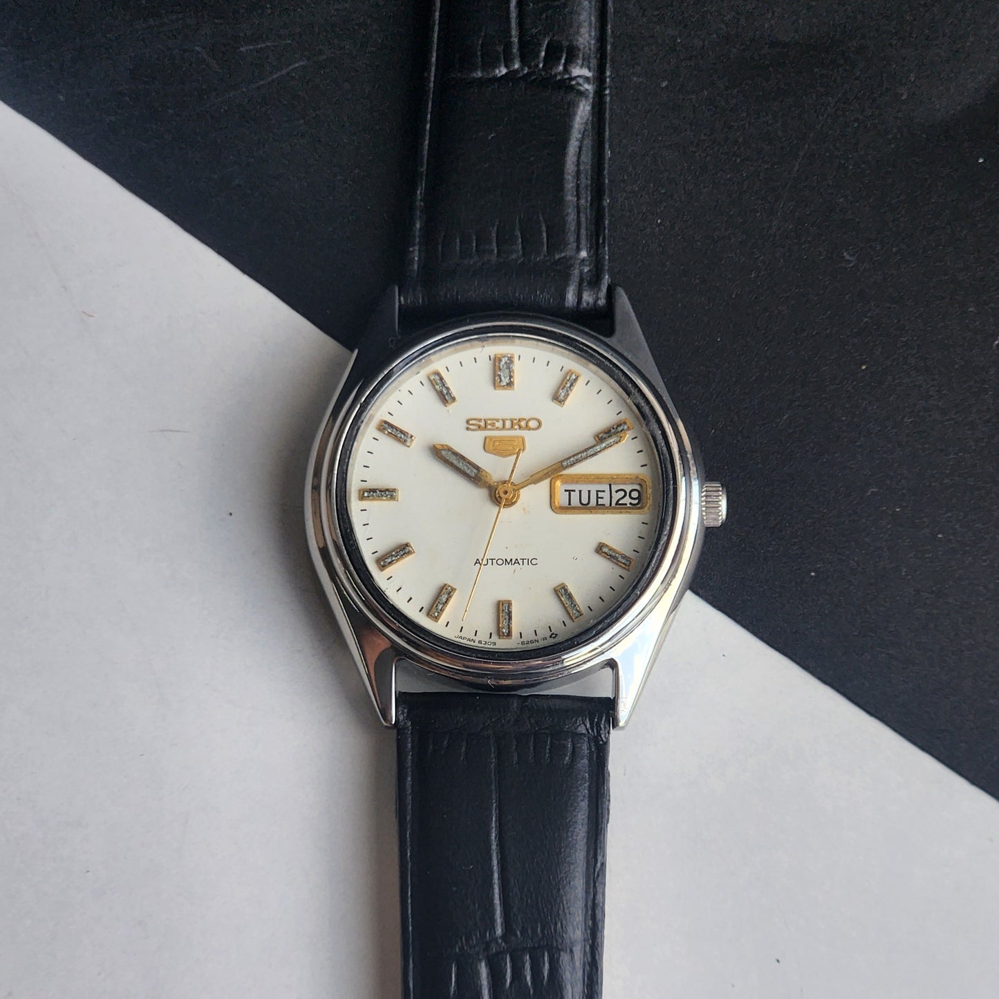 Vintage 1995 Original Seiko 5 Automatic 6309-6240 White Face 17 Jewels Black Leather Strap Day-Date Japanese Men's Wrist Watch EG216