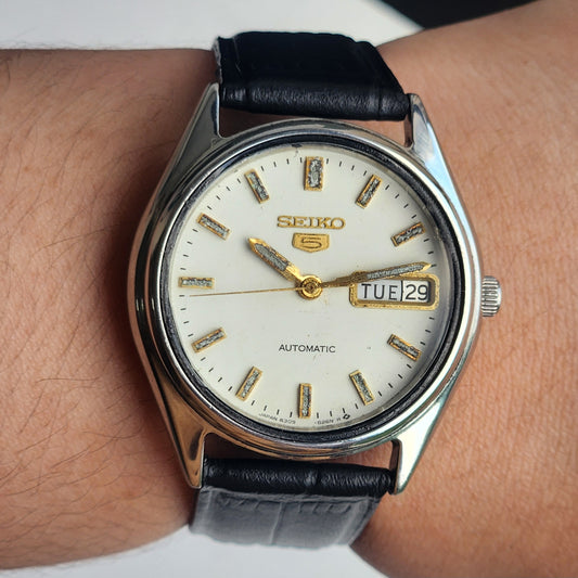 Vintage 1995 Original Seiko 5 Automatic 6309-6240 White Face 17 Jewels Black Leather Strap Day-Date Japanese Men's Wrist Watch EG216