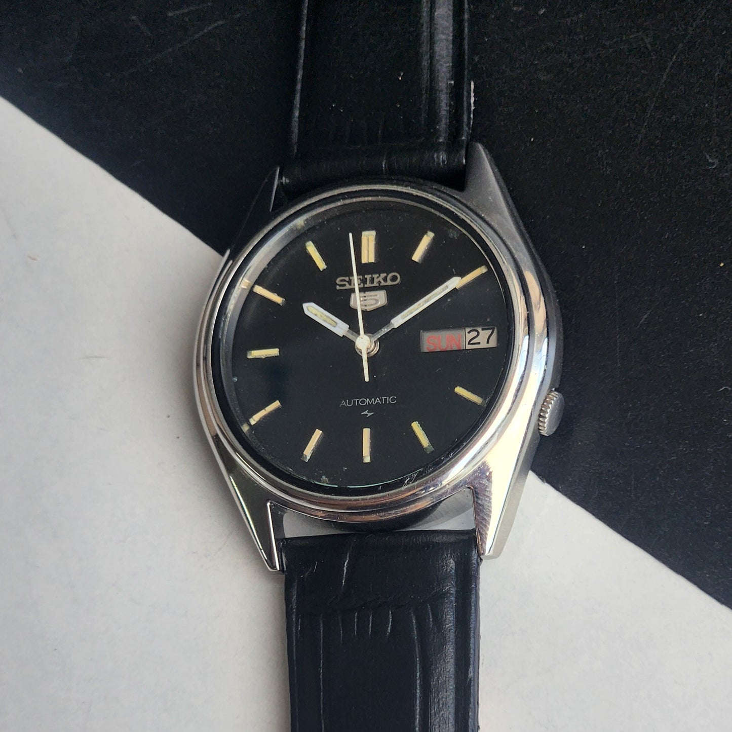 Vintage 1980 Original Seiko 5 Automatic 7009-2090 Black Face 17 Jewels Black Leather Strap Day-Date Japanese Men's Wrist Watch EG217