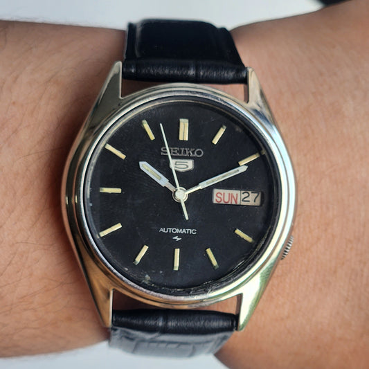 Vintage 1980 Original Seiko 5 Automatic 7009-2090 Black Face 17 Jewels Black Leather Strap Day-Date Japanese Men's Wrist Watch EG217