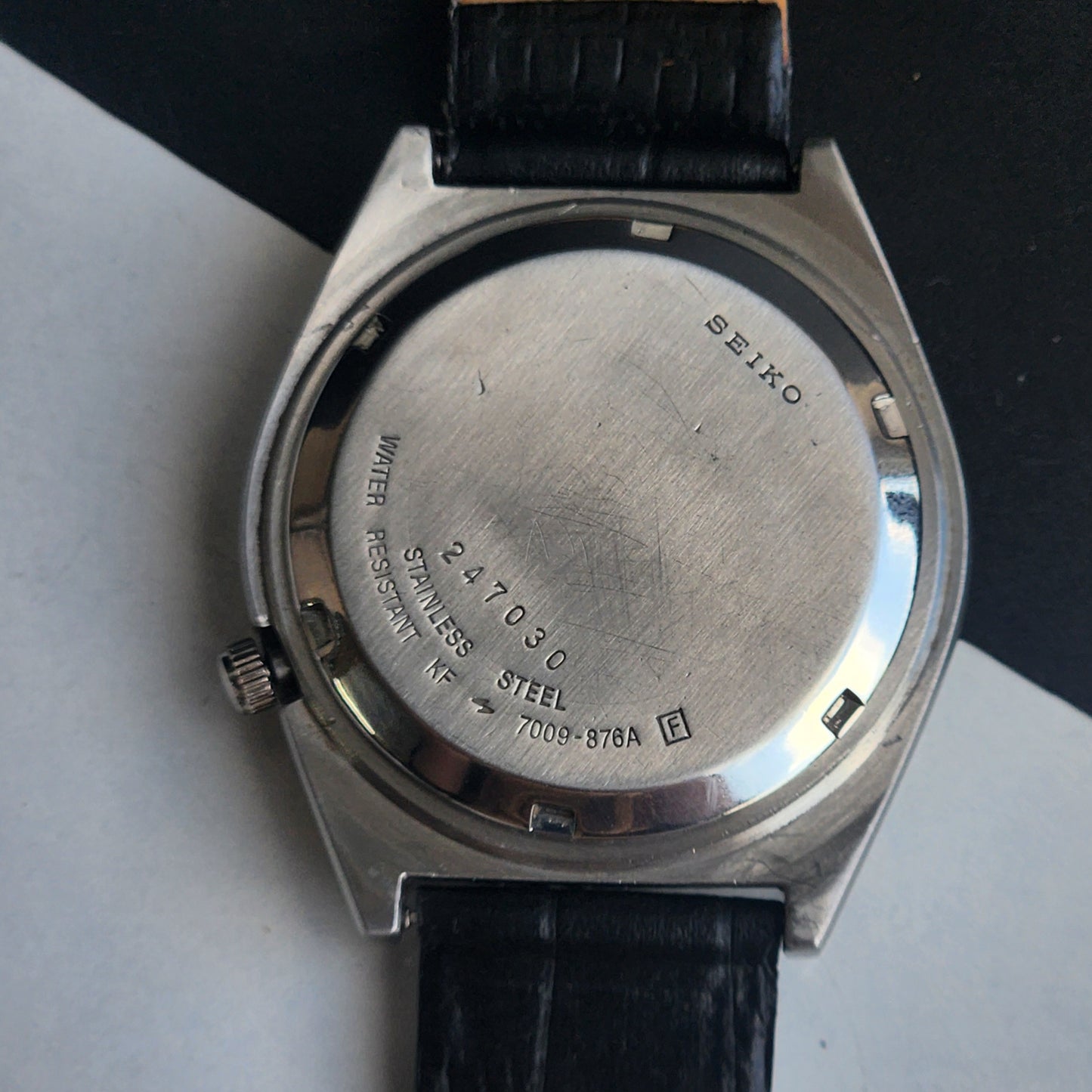 Vintage 1982 Original Seiko 5 Automatic 7009-876A Black Face 17 Jewels Black Leather Strap Day-Date Japanese Men's Wrist Watch EG214