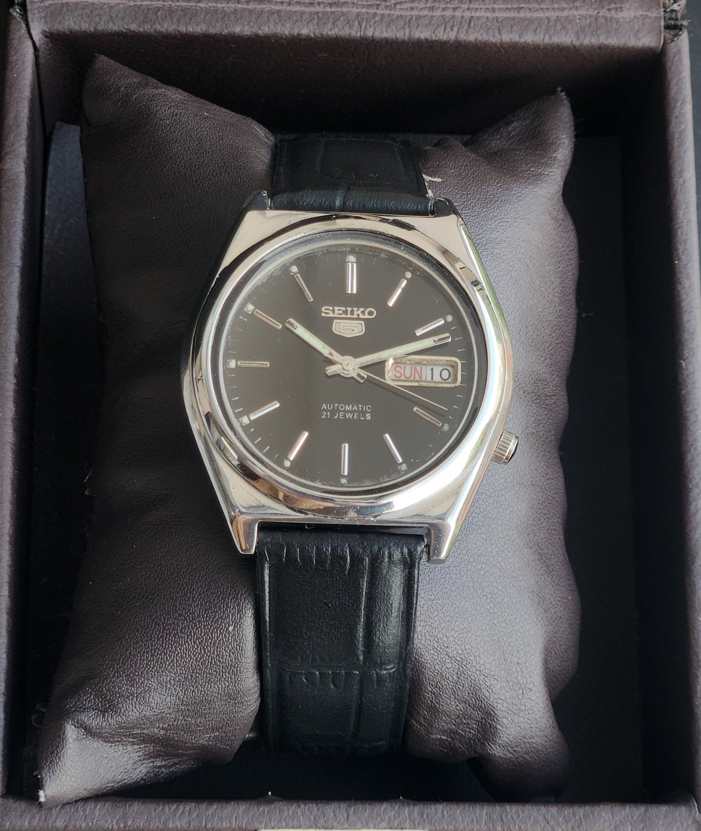 Vintage 1982 Original Seiko 5 Automatic 7009-876A Black Face 17 Jewels Black Leather Strap Day-Date Japanese Men's Wrist Watch EG214