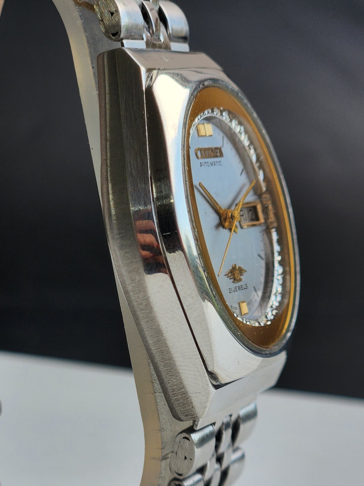 Vintage 1974 Original Citizen Automatic 8200 Grey Face 21 Jewels Day-Date Japanese Men's Wrist Watch EA44