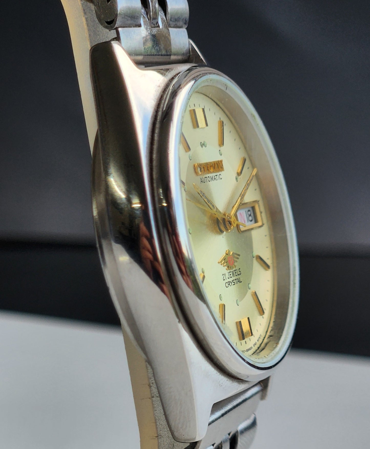 Vintage 1981 Original Citizen Automatic 8200 Golden Face 21 Jewels Day-Date Japanese Men's Wrist Watch EA50