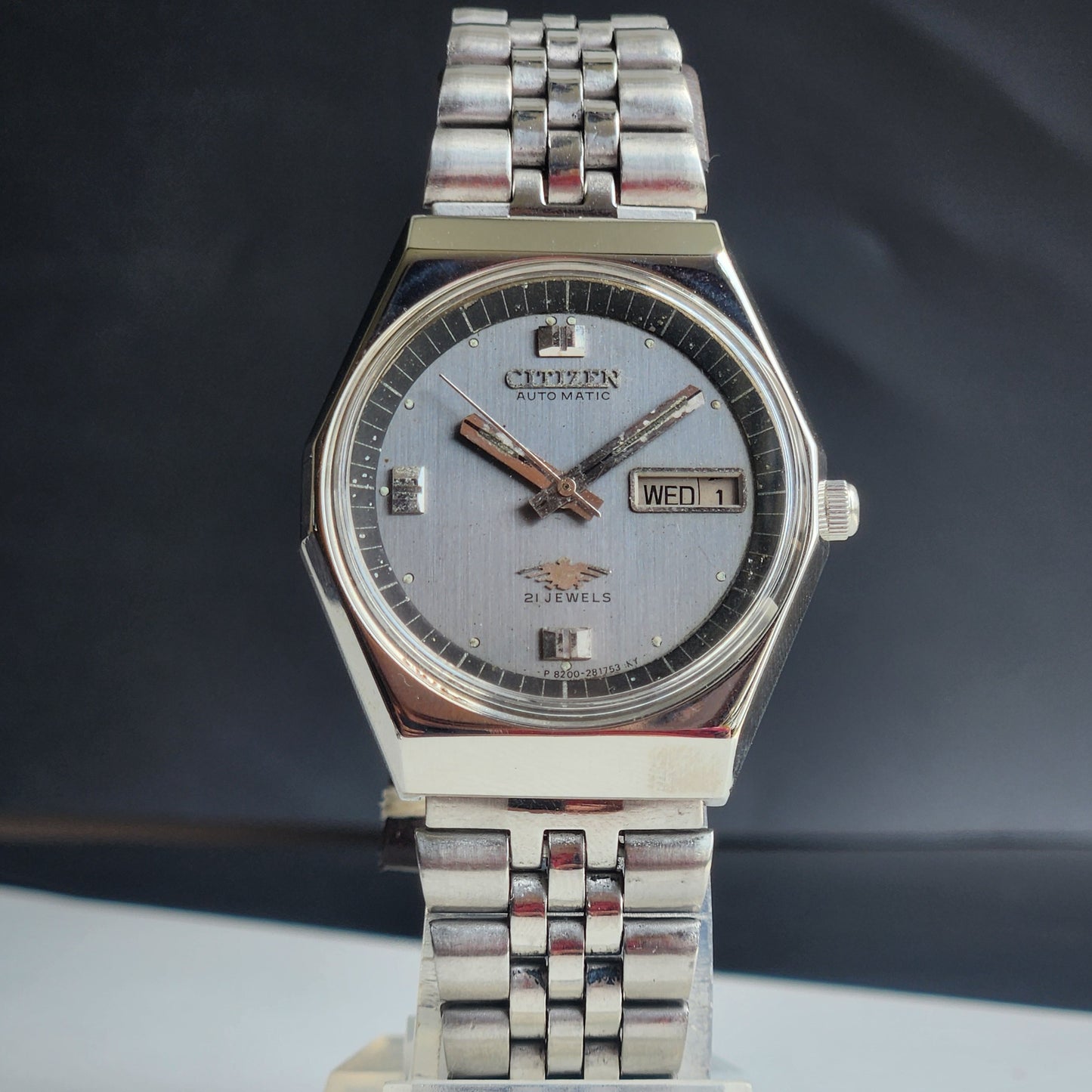 Vintage 1983 Original Citizen Automatic 8200 Grey Face 21 Jewels Day-Date Japanese Men's Wrist Watch EA47