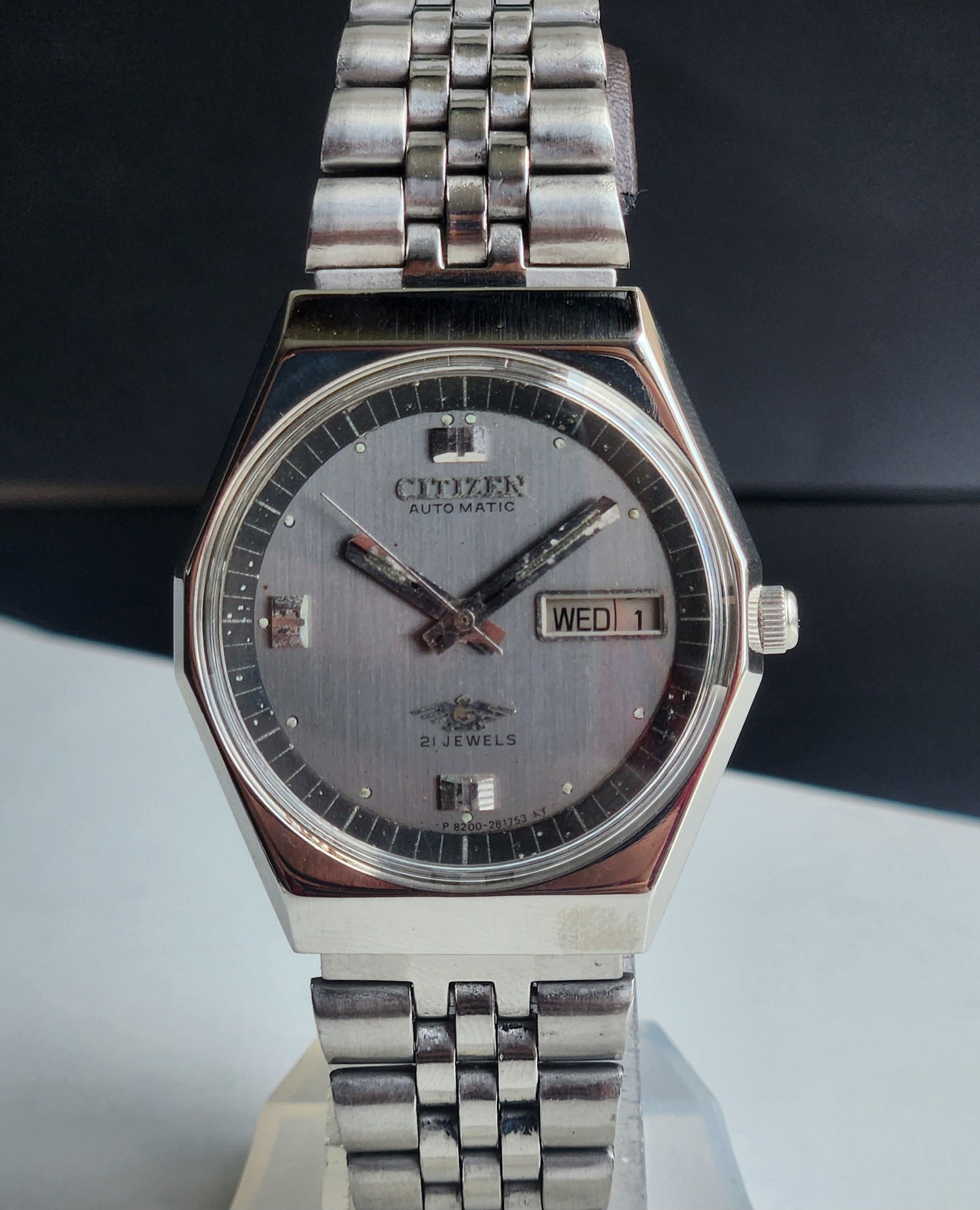 Vintage 1983 Original Citizen Automatic 8200 Grey Face 21 Jewels Day-Date Japanese Men's Wrist Watch EA47