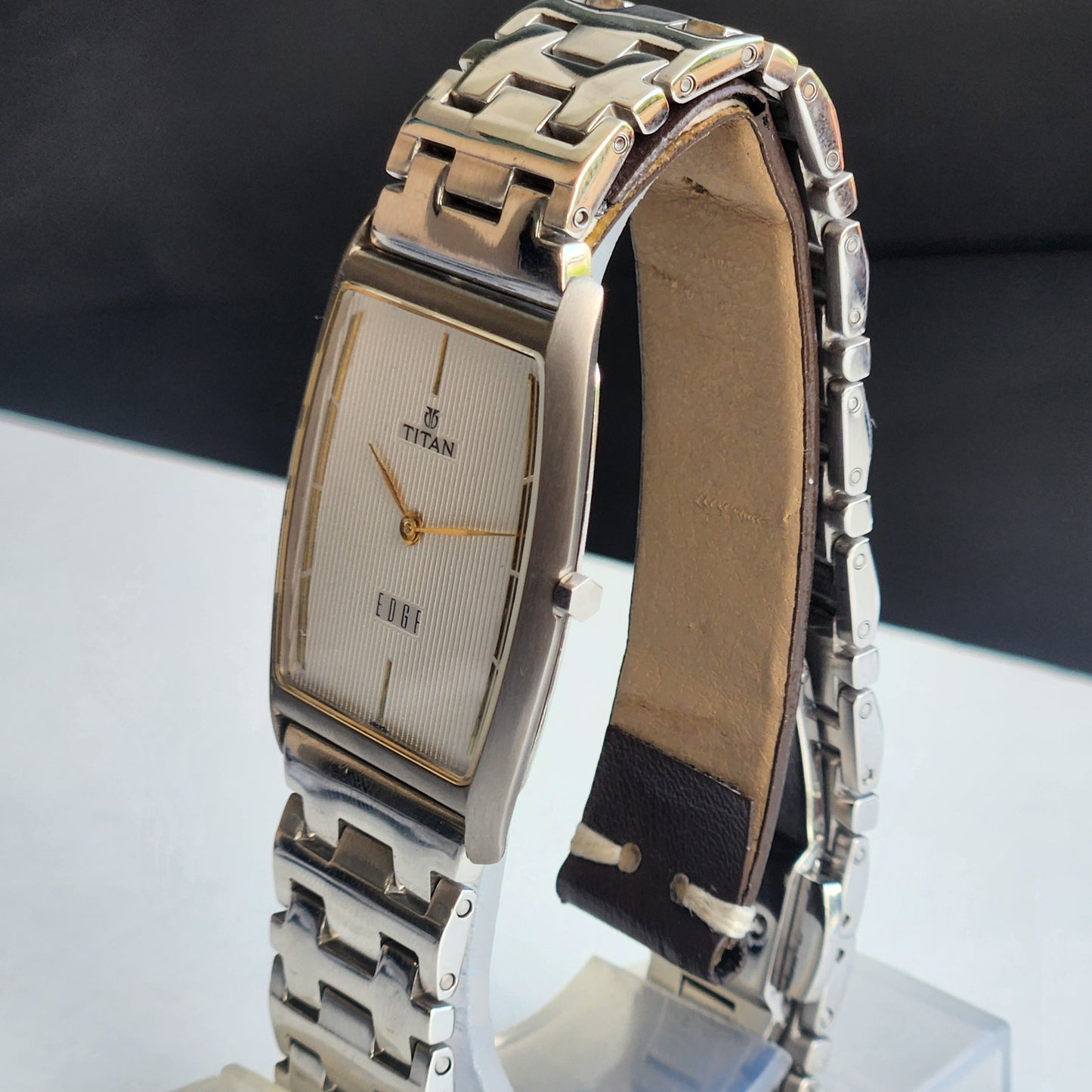 Original TITAN EDGE 1044YCE31 Barrel White Face 29MM Case Men's Watch H80