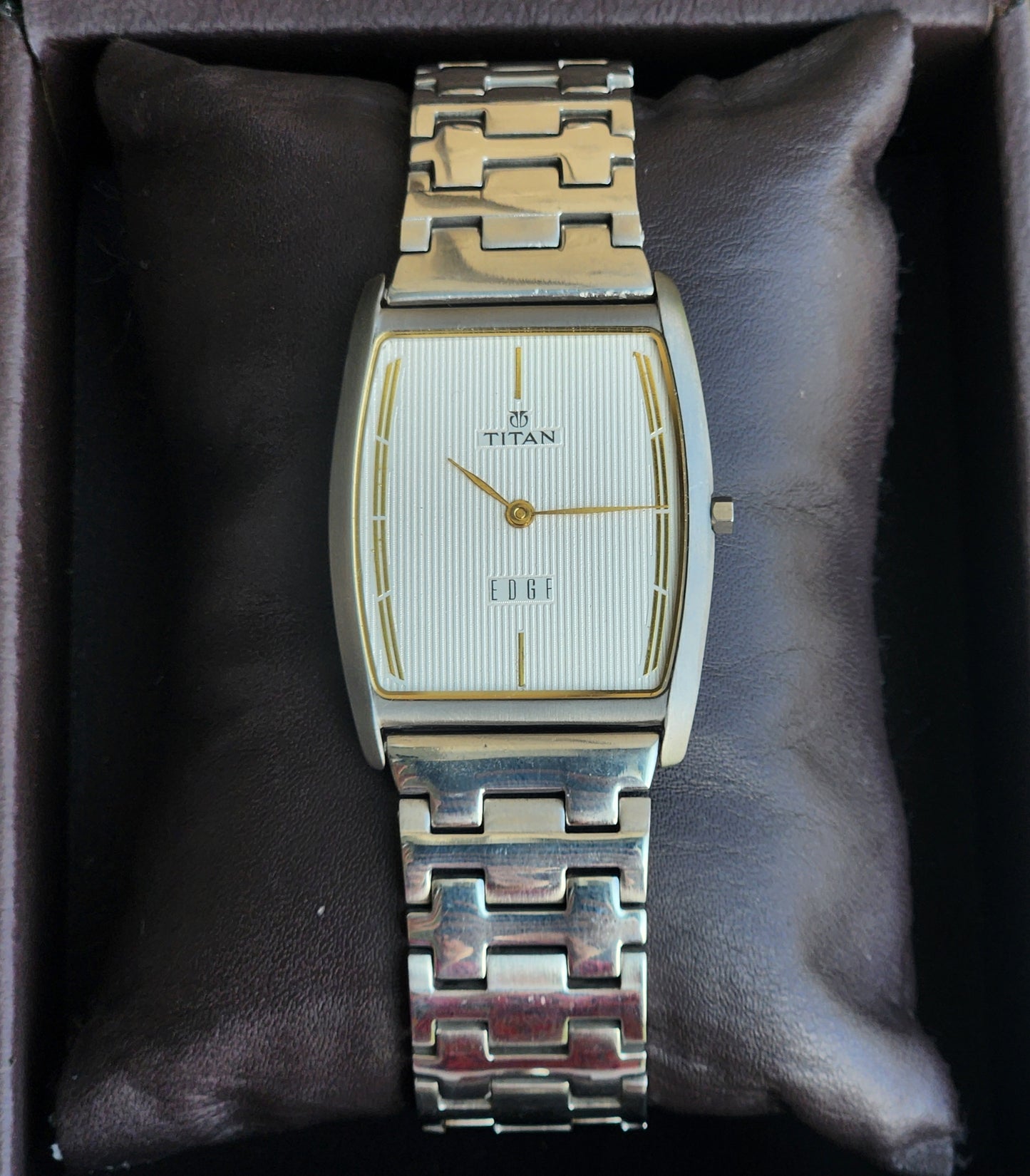 Original TITAN EDGE 1044YCE31 Barrel White Face 29MM Case Men's Watch H80