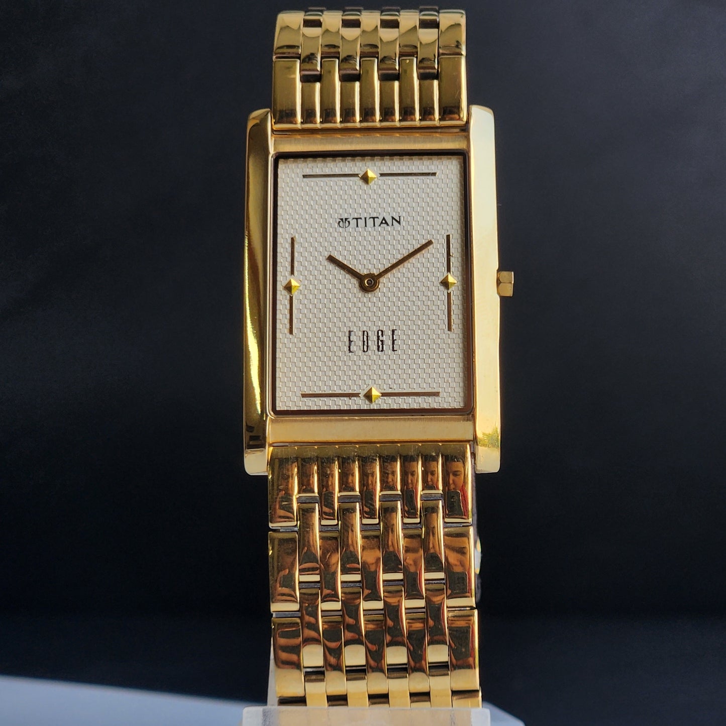 Original TITAN EDGE 1043NBA Rectangular Golden Face 25MM Case Men's Watch H81
