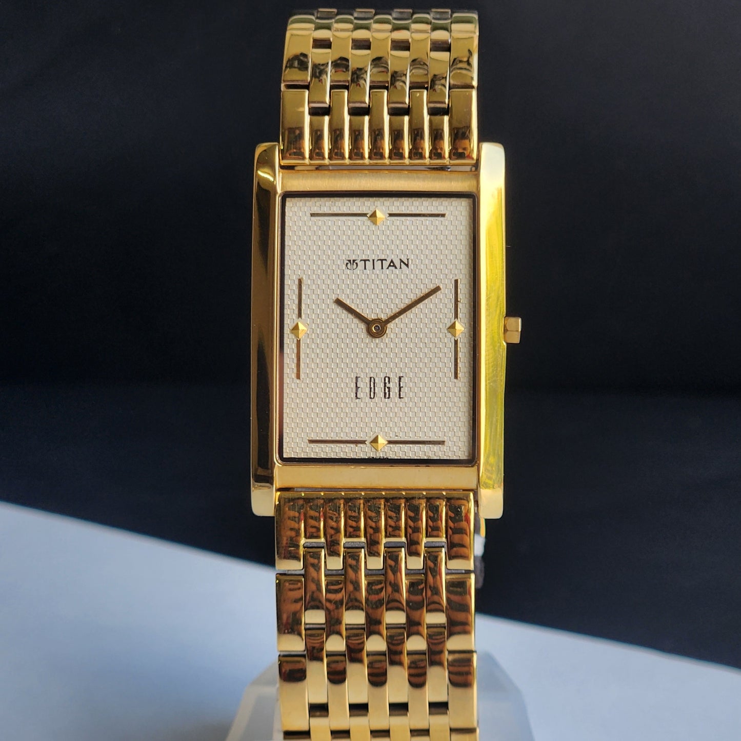 Original TITAN EDGE 1043NBA Rectangular Golden Face 25MM Case Men's Watch H81