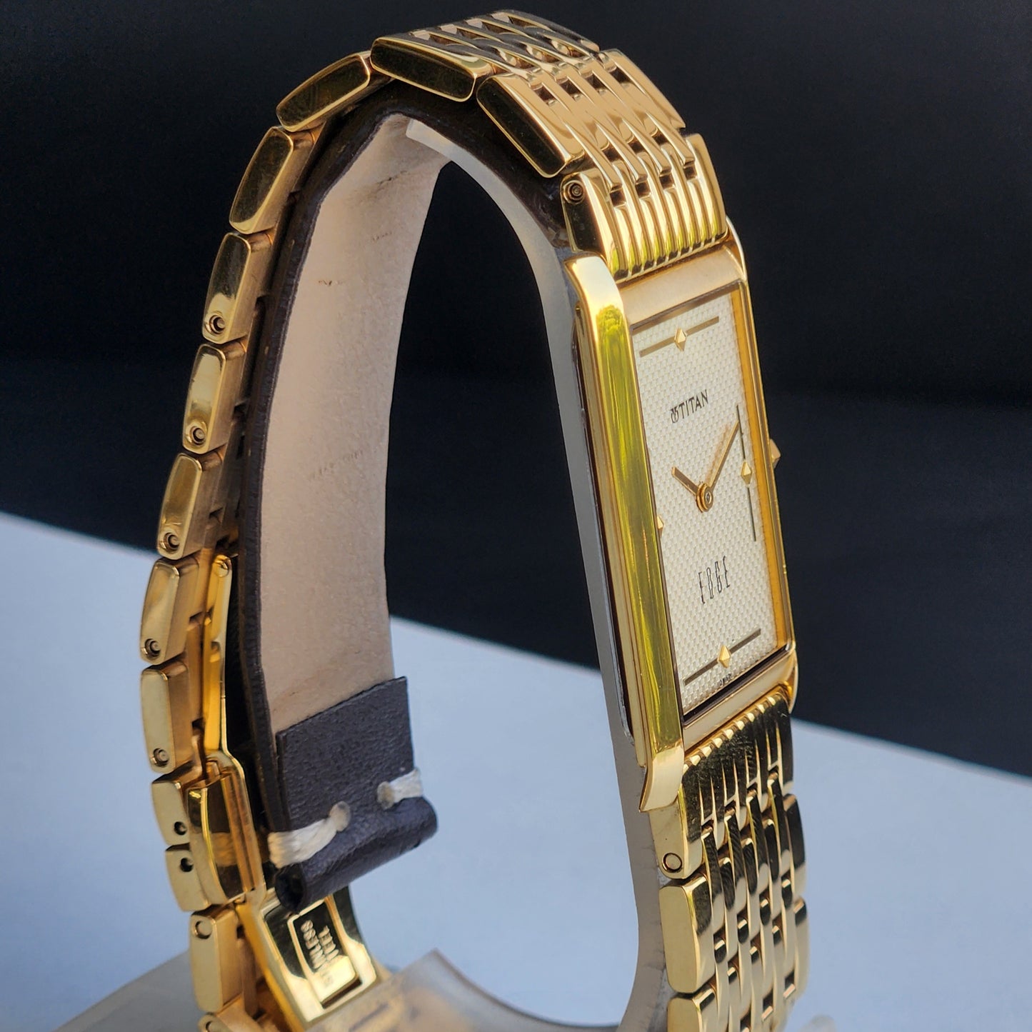 Original TITAN EDGE 1043NBA Rectangular Golden Face 25MM Case Men's Watch H81