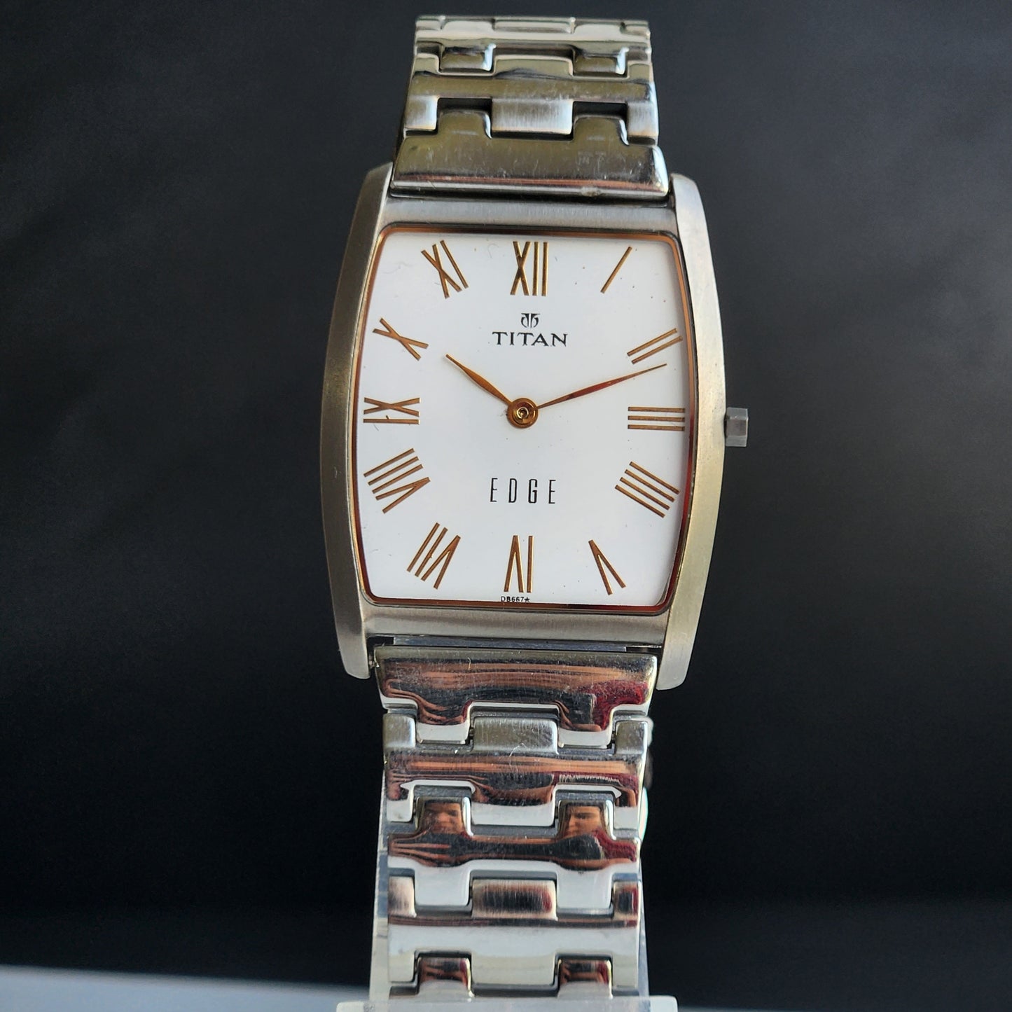 Original TITAN EDGE 1044YCE31 Barrel White Face 29MM Case Men's Watch H82