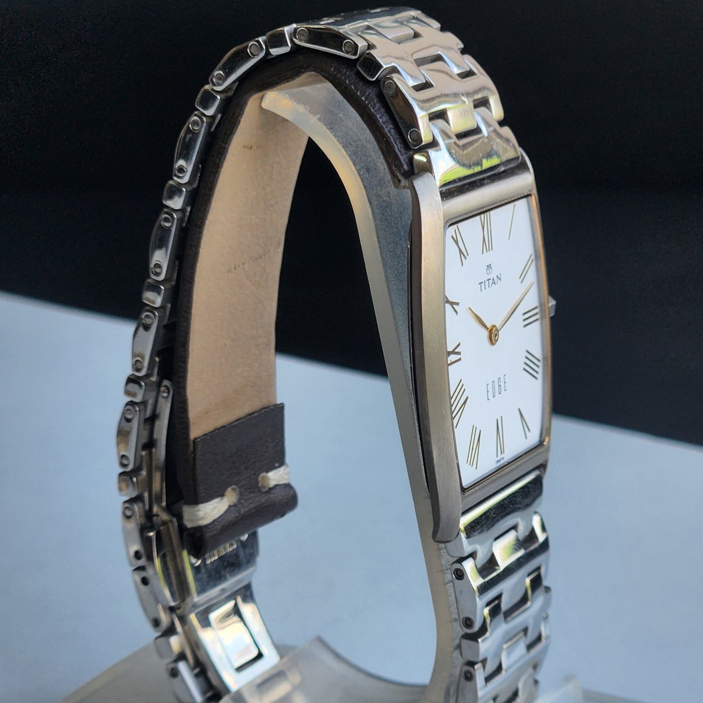 Original TITAN EDGE 1044YCE31 Barrel White Face 29MM Case Men's Watch H82